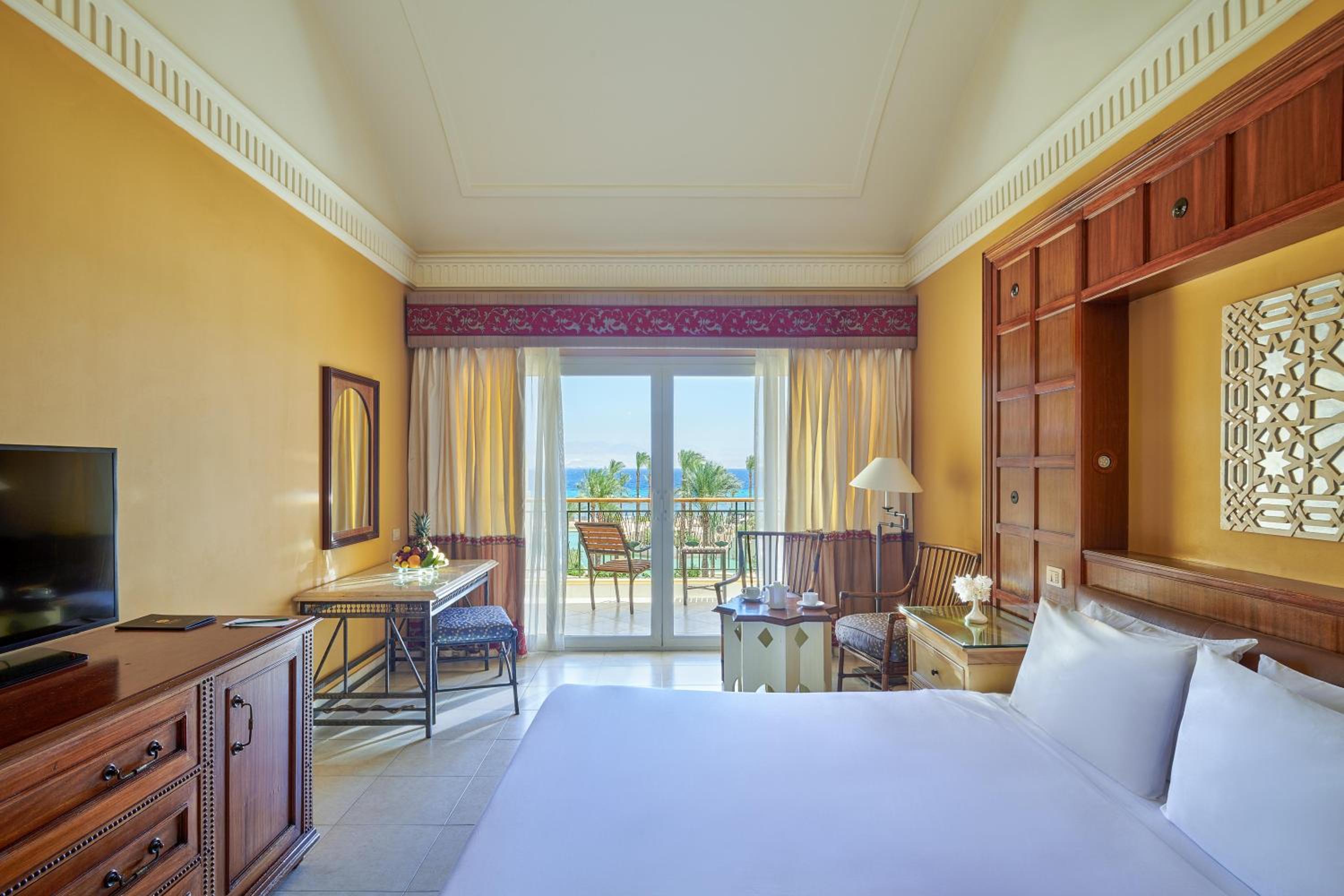 Sea View Room, King Bed photo 3
