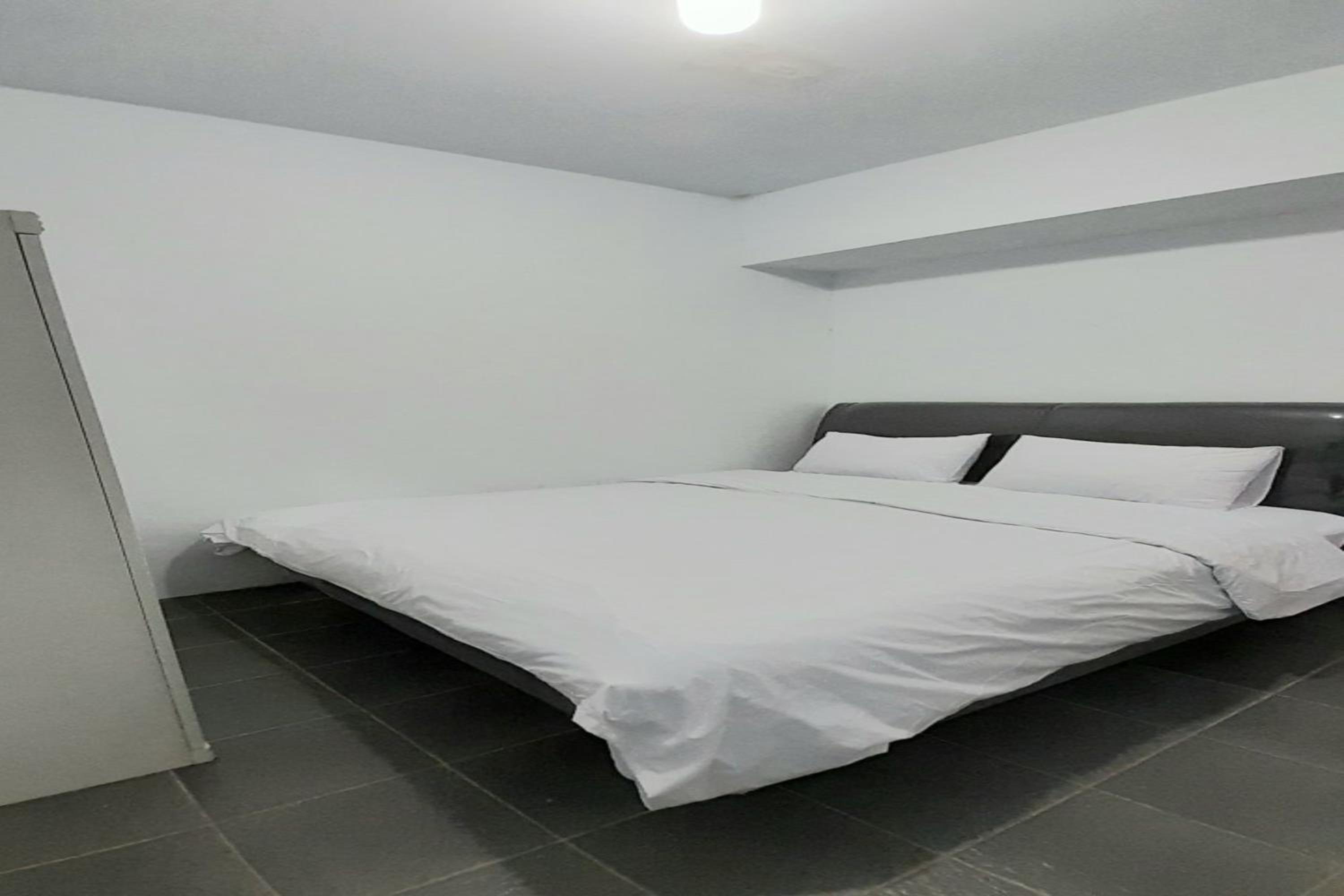 Double Room - Photo 10