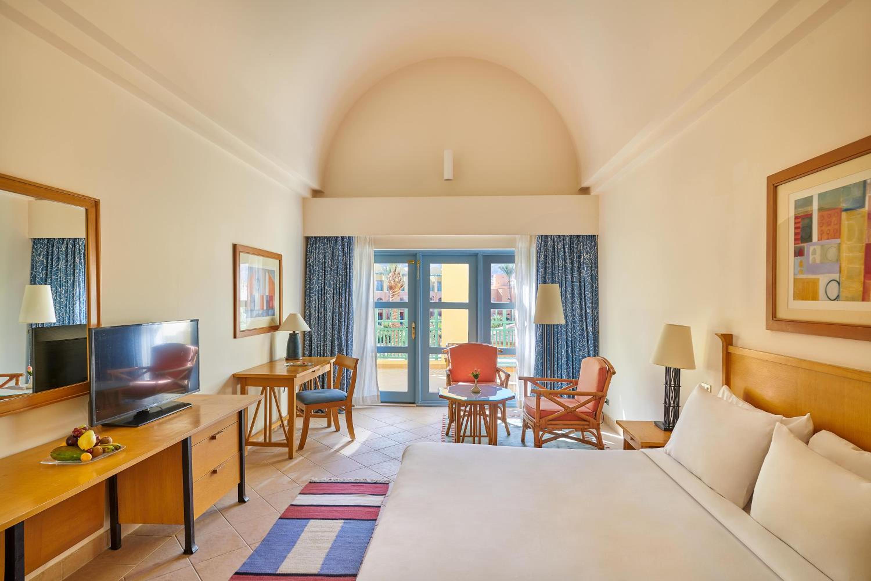 Standard Room Garden and Mountain View King Bed photo 3
