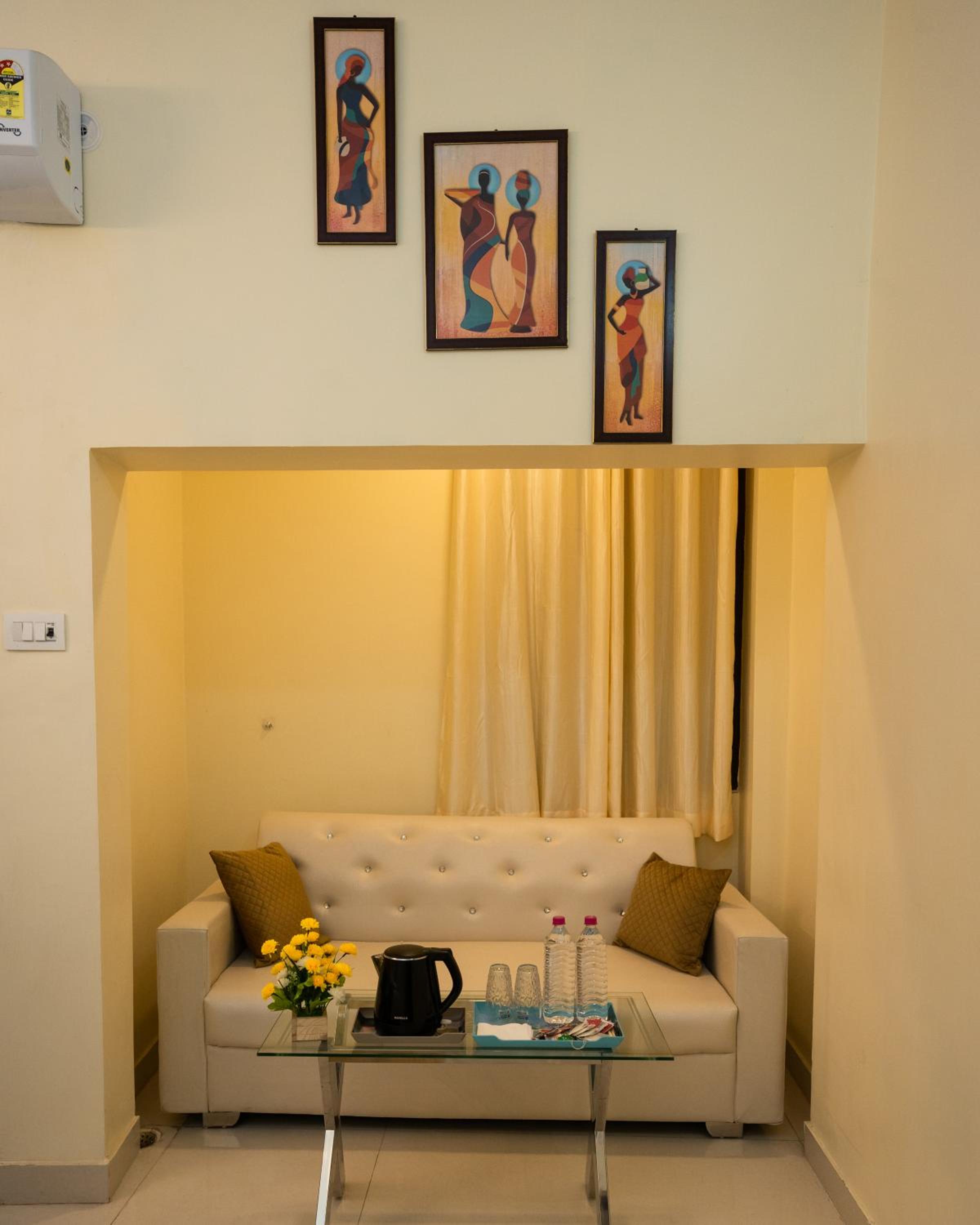 Superior Family Room photo 2
