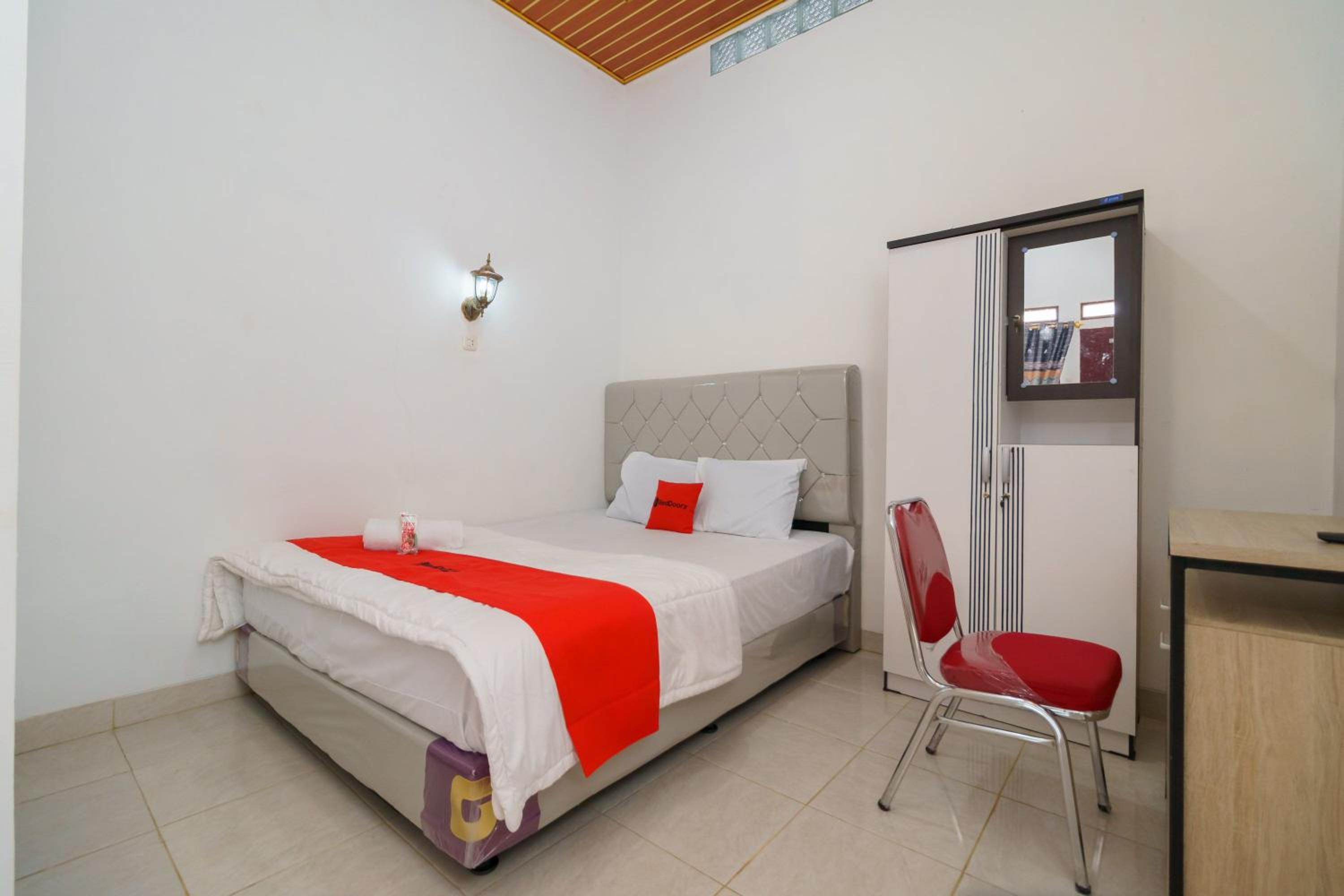 Standard Double Room - Photo 7