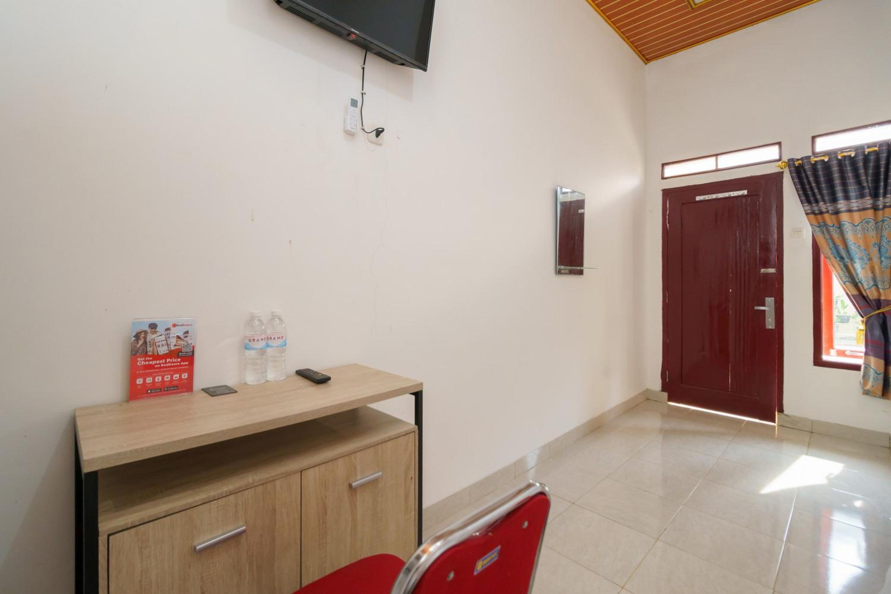 Family Room - Photo 8