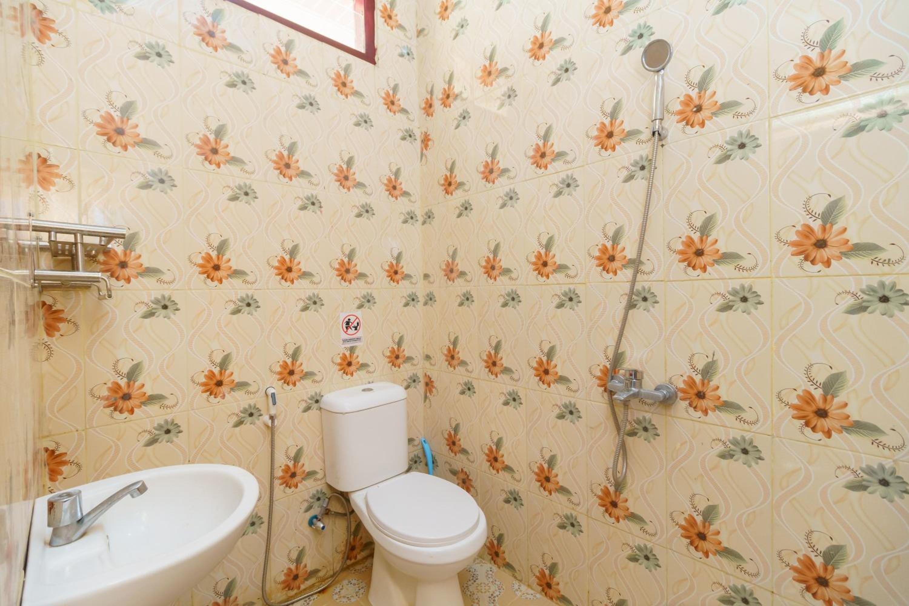 Family Room - Photo 3