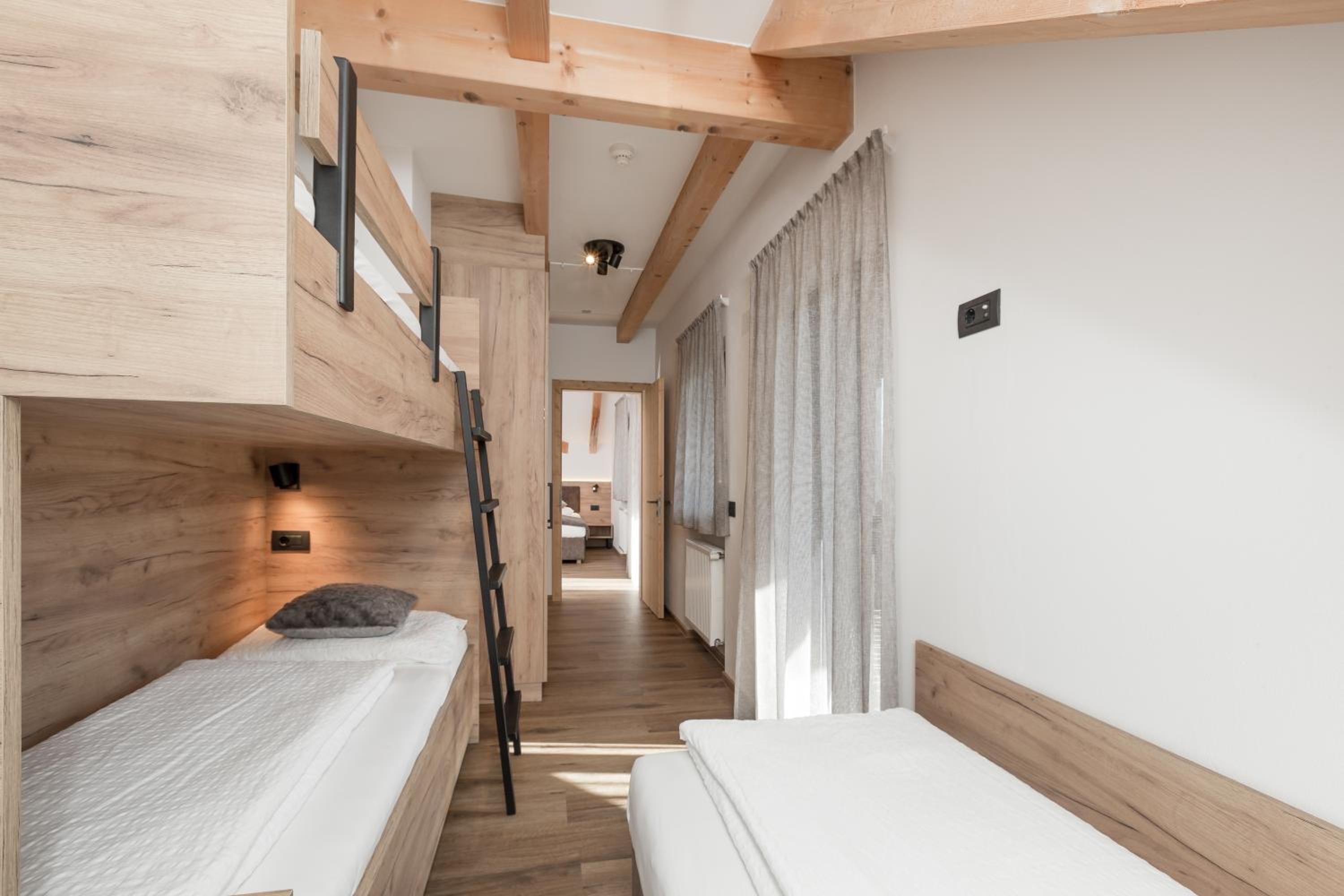 Apartment with Mountain View - Photo 5