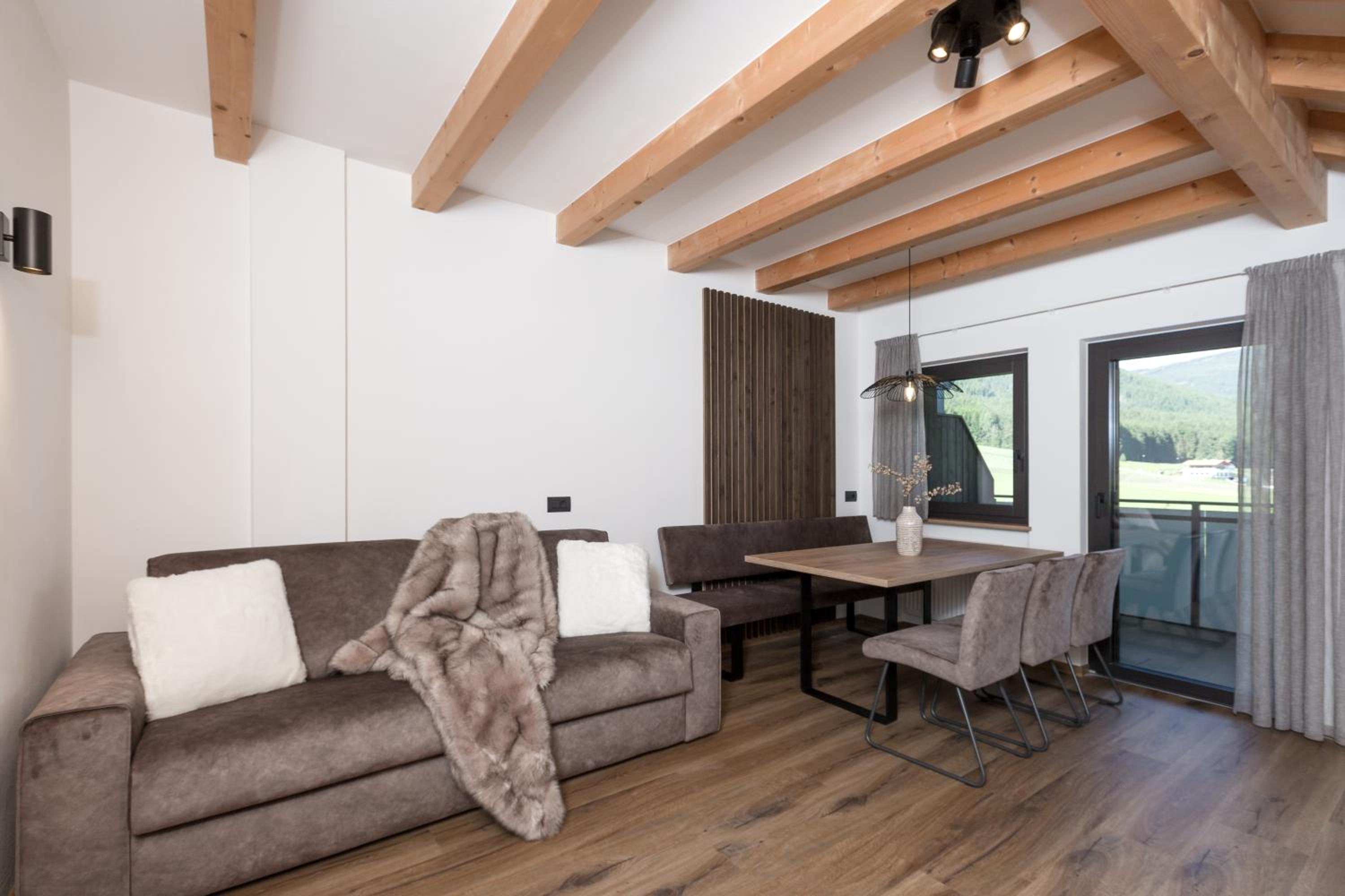 Apartment with Mountain View - Photo 7