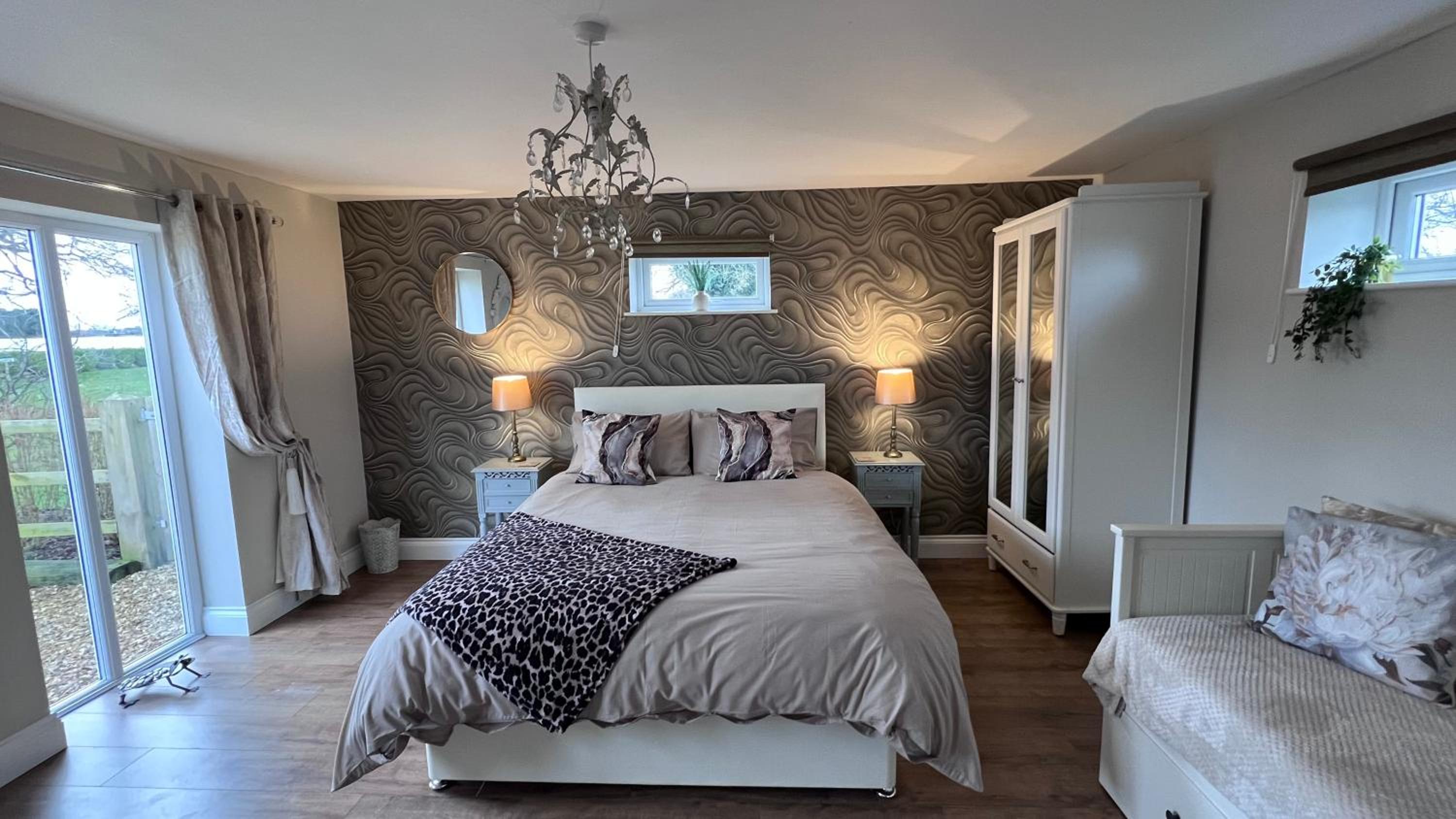 Deluxe Double Room (2 Adults + 1 Child) photo 1