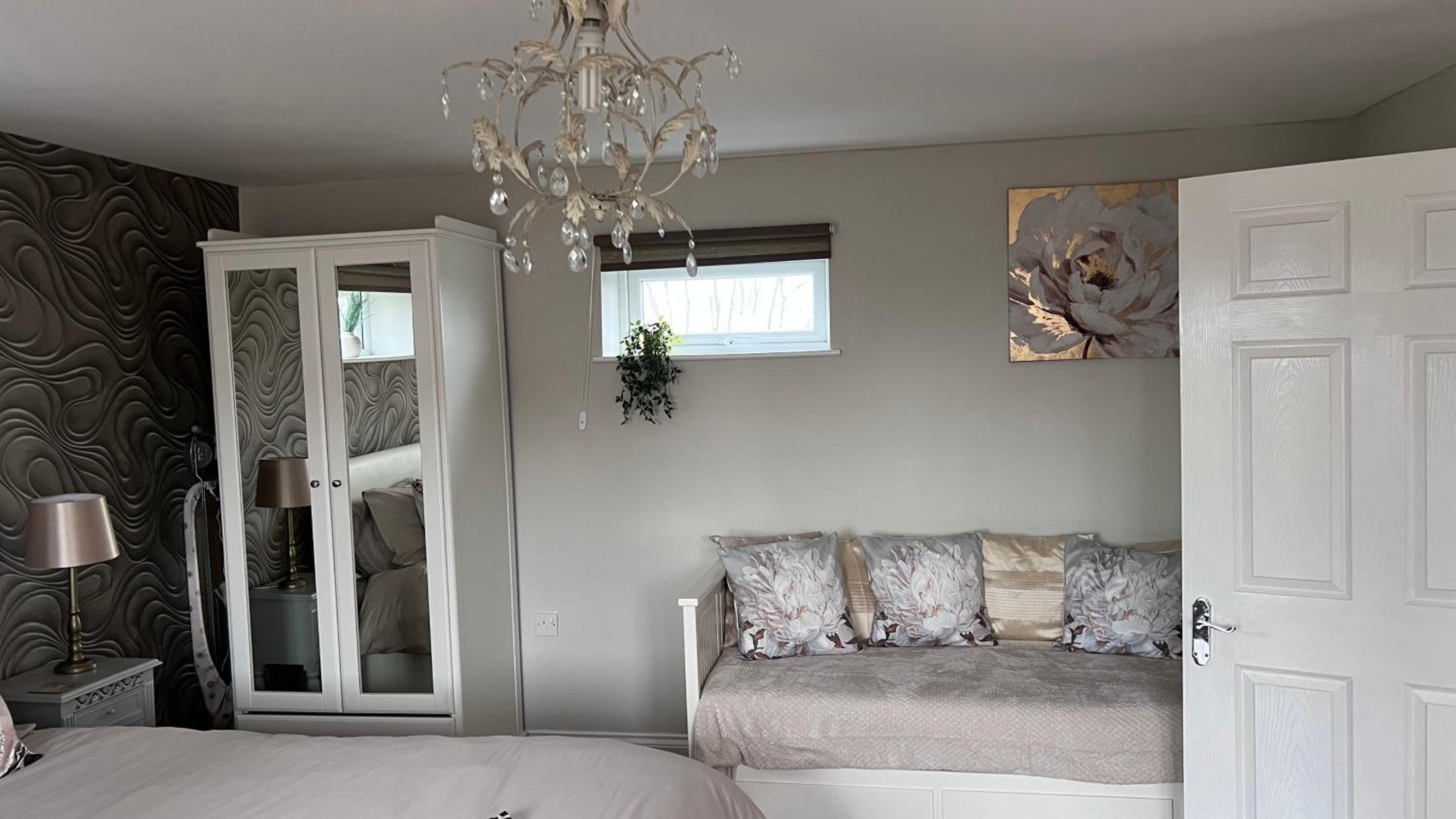Deluxe Double Room (2 Adults + 1 Child) photo 3