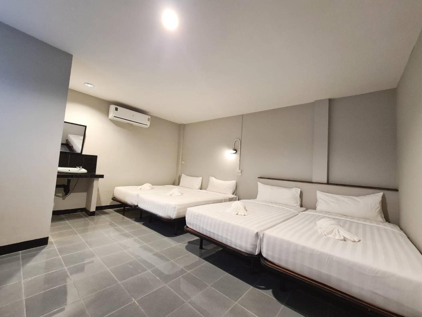 Family 4 Beds With Private Bathroom