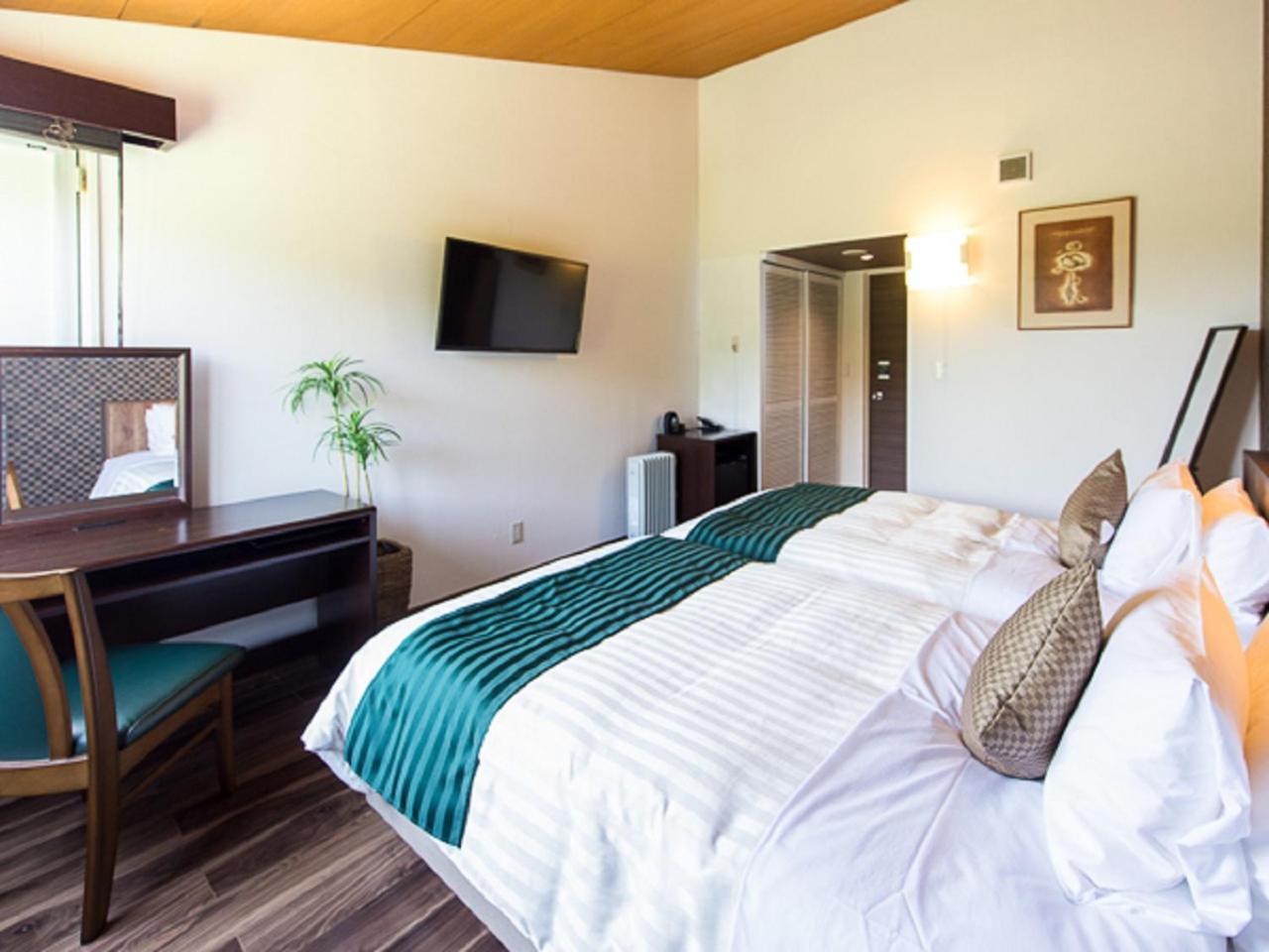 Standard Twin Room - Smoking photo 2