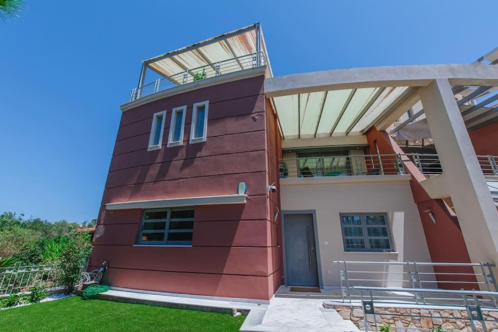 Four-Bedroom House photo 2