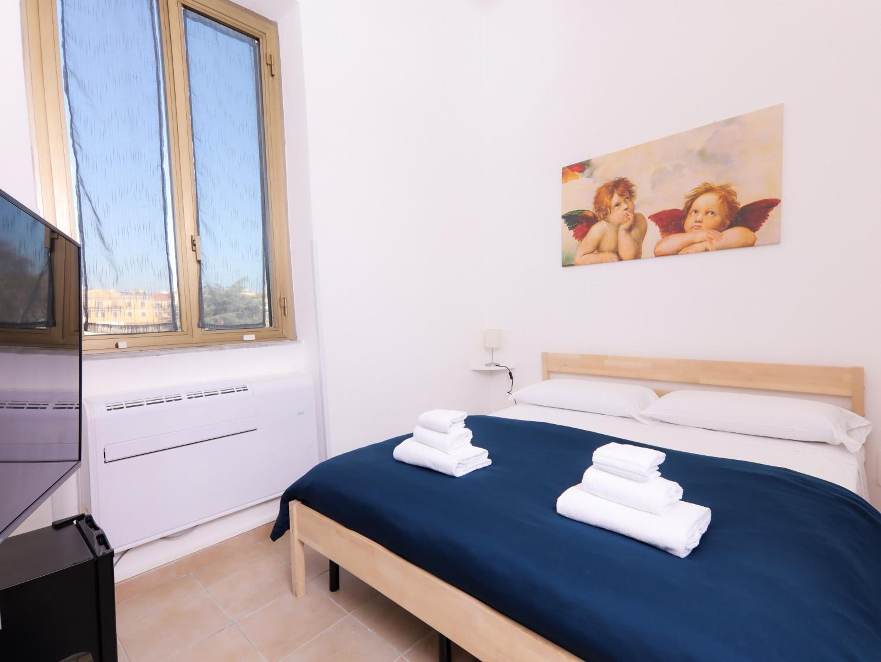 Deluxe Double Room with Shower photo 2