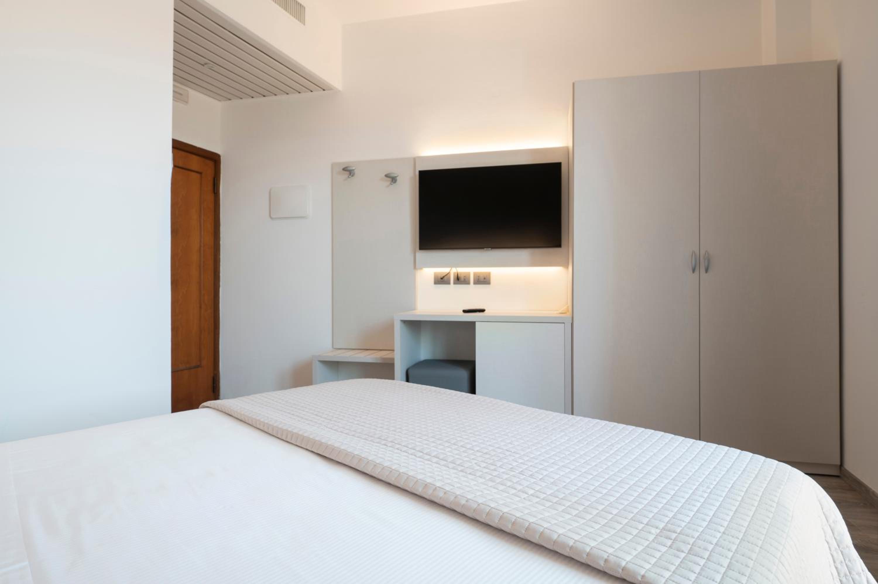 Double Room - Photo 2