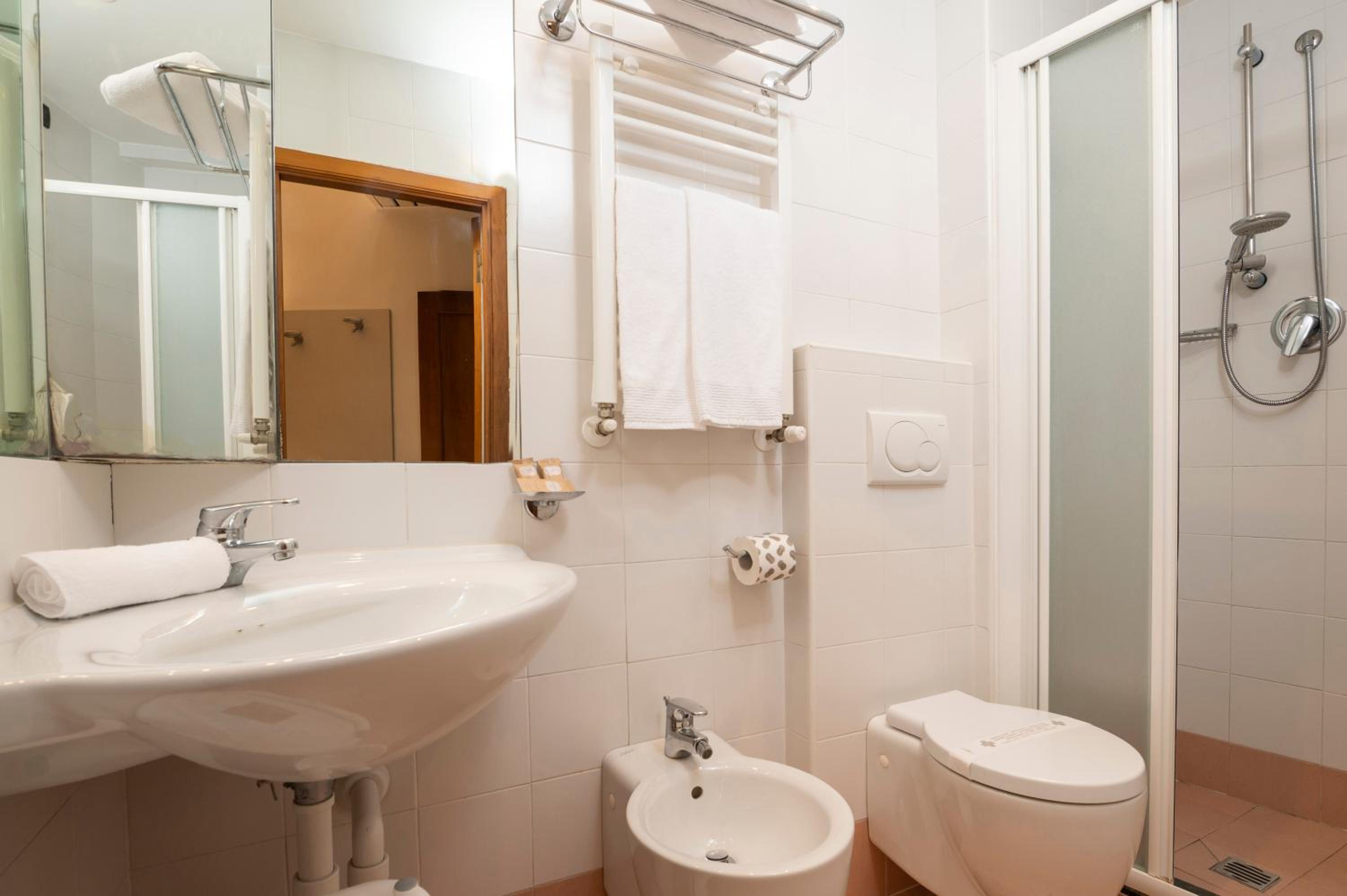 Double Room - Photo 4