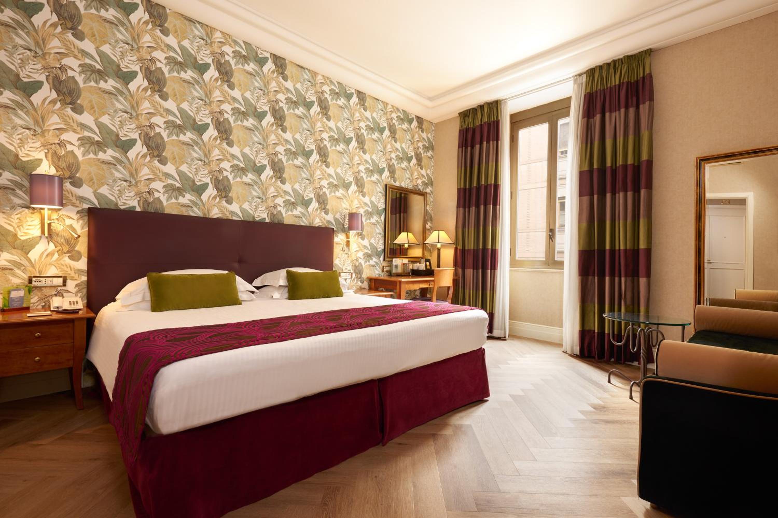 Available room thumbnail 6