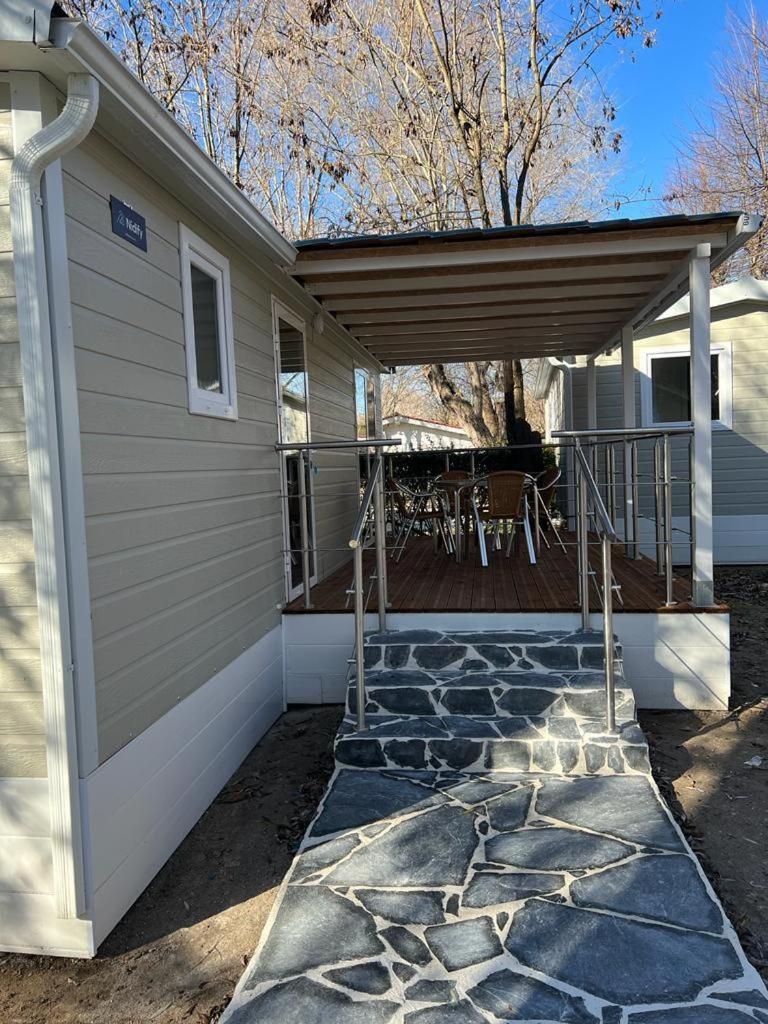 Superior Bungalow - Photo 11