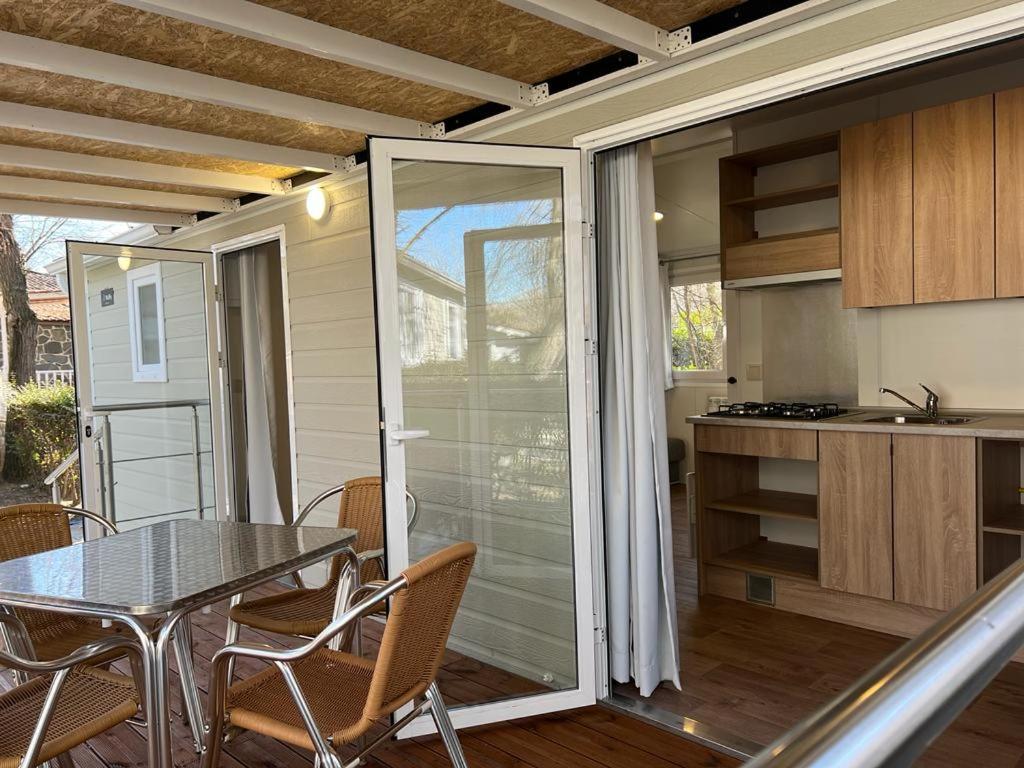 Superior Bungalow - Photo 7
