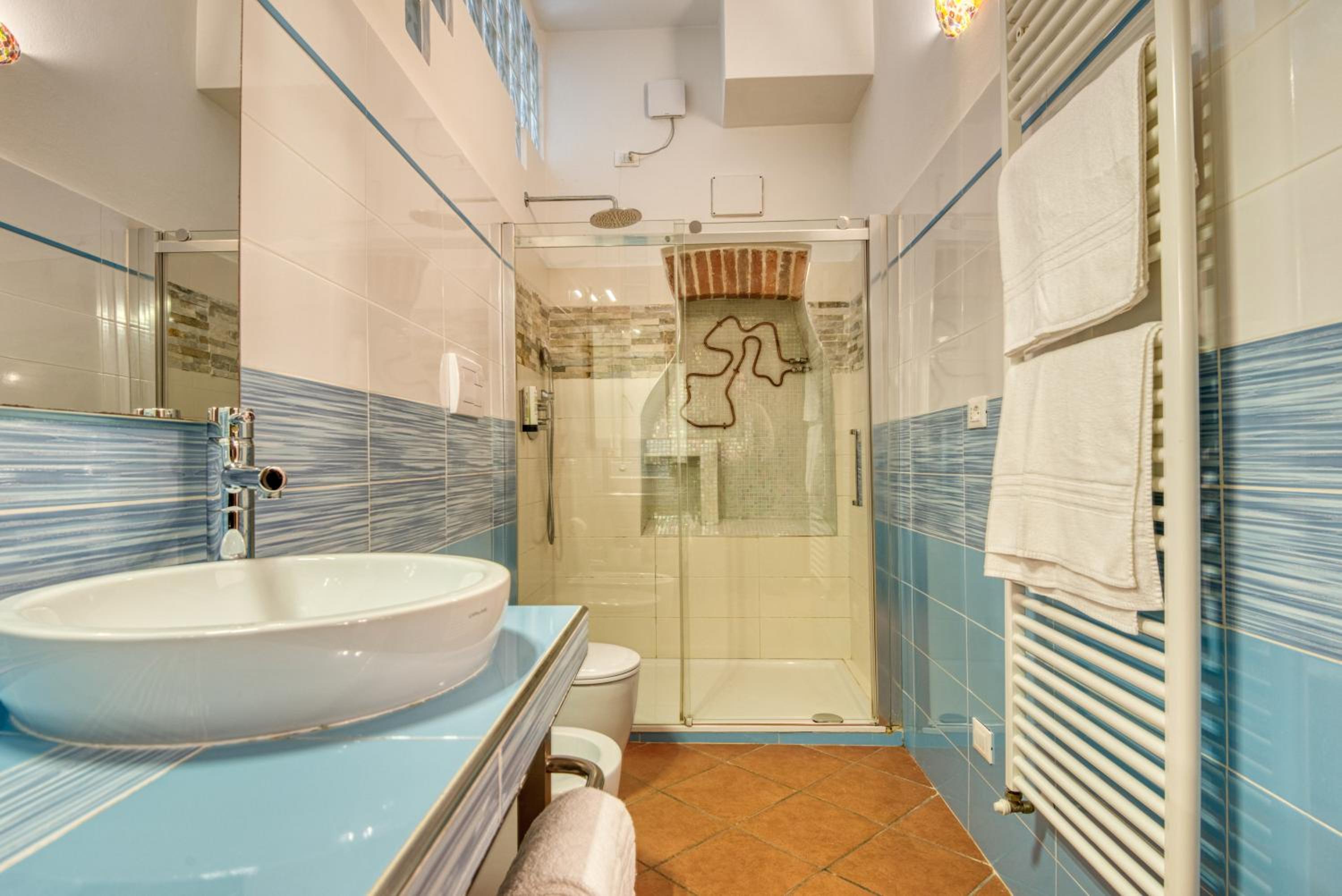 Family Room with Private External Bathroom photo 2