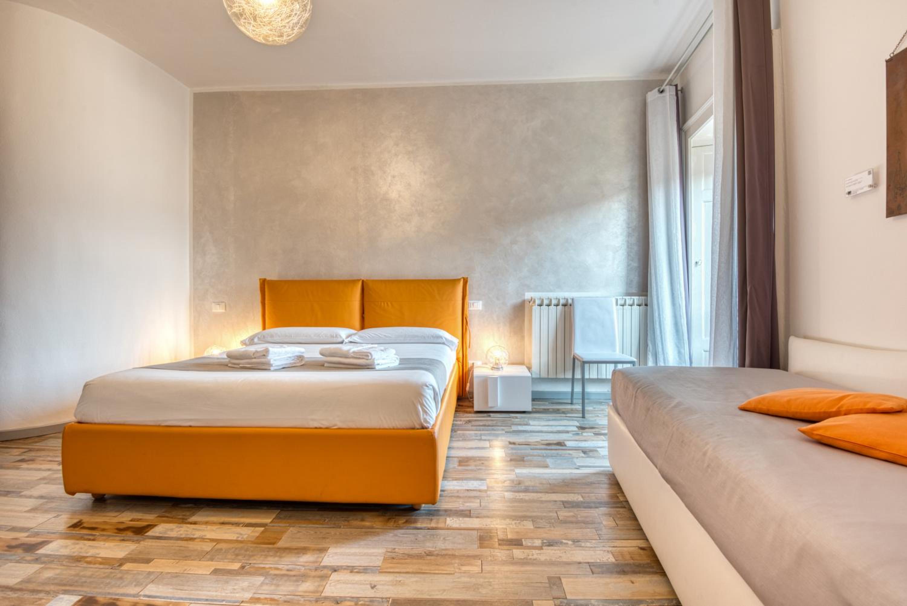 Large Double Room with Private Internal Bathroom photo 3