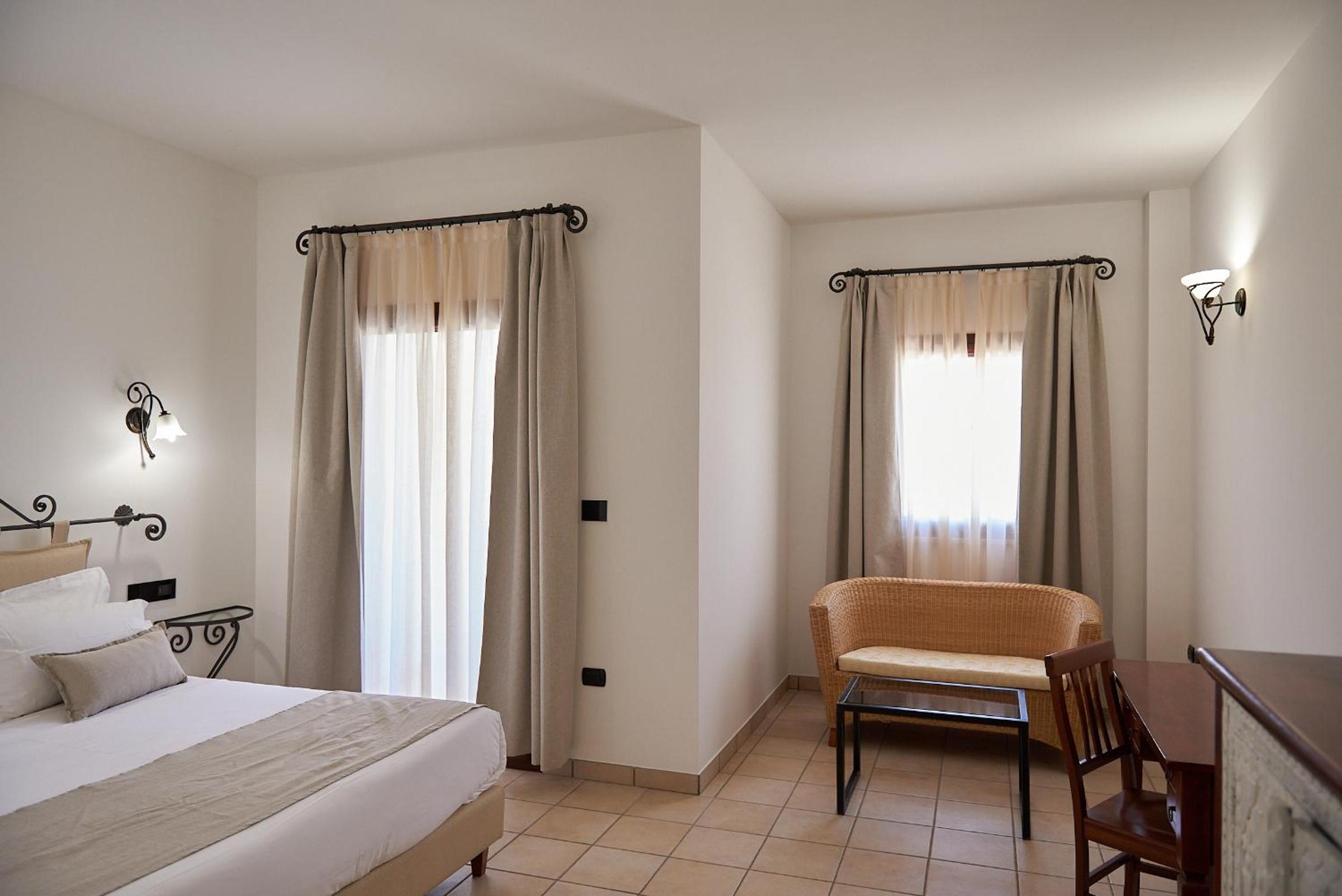 Deluxe Double Room with Balcony and Sea View - Photo 2