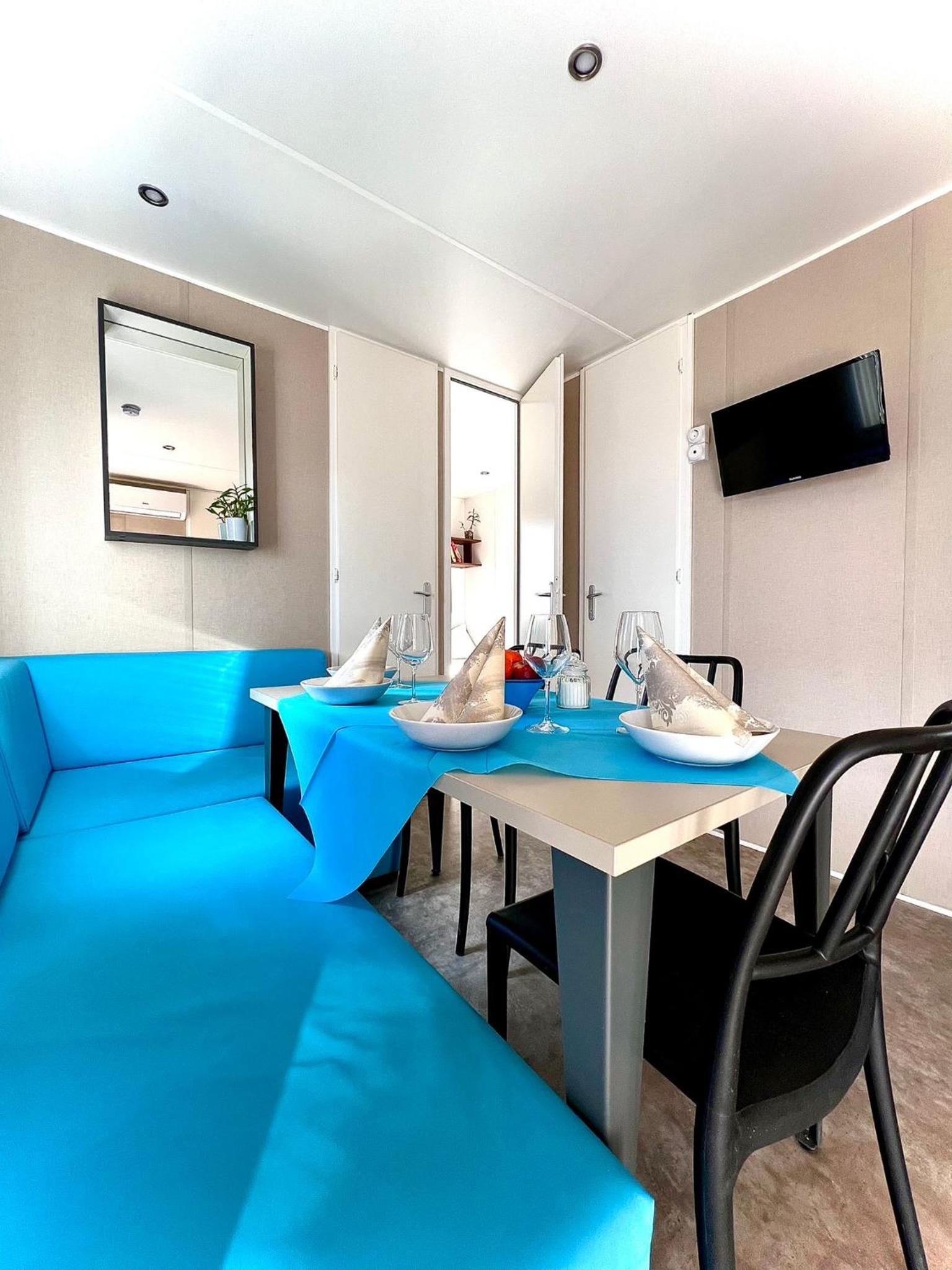 Mobile Home photo 2