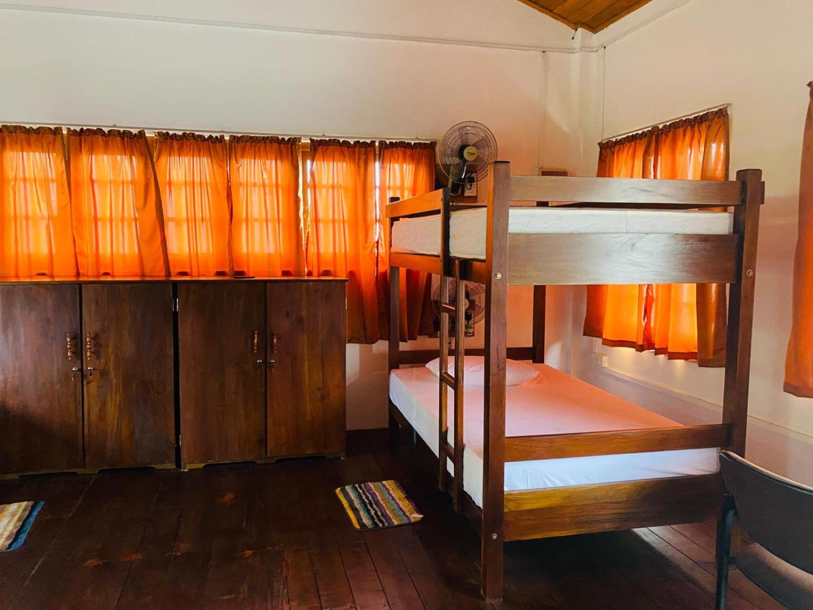 Bed in 10-Bed Mixed Dormitory Room photo 2