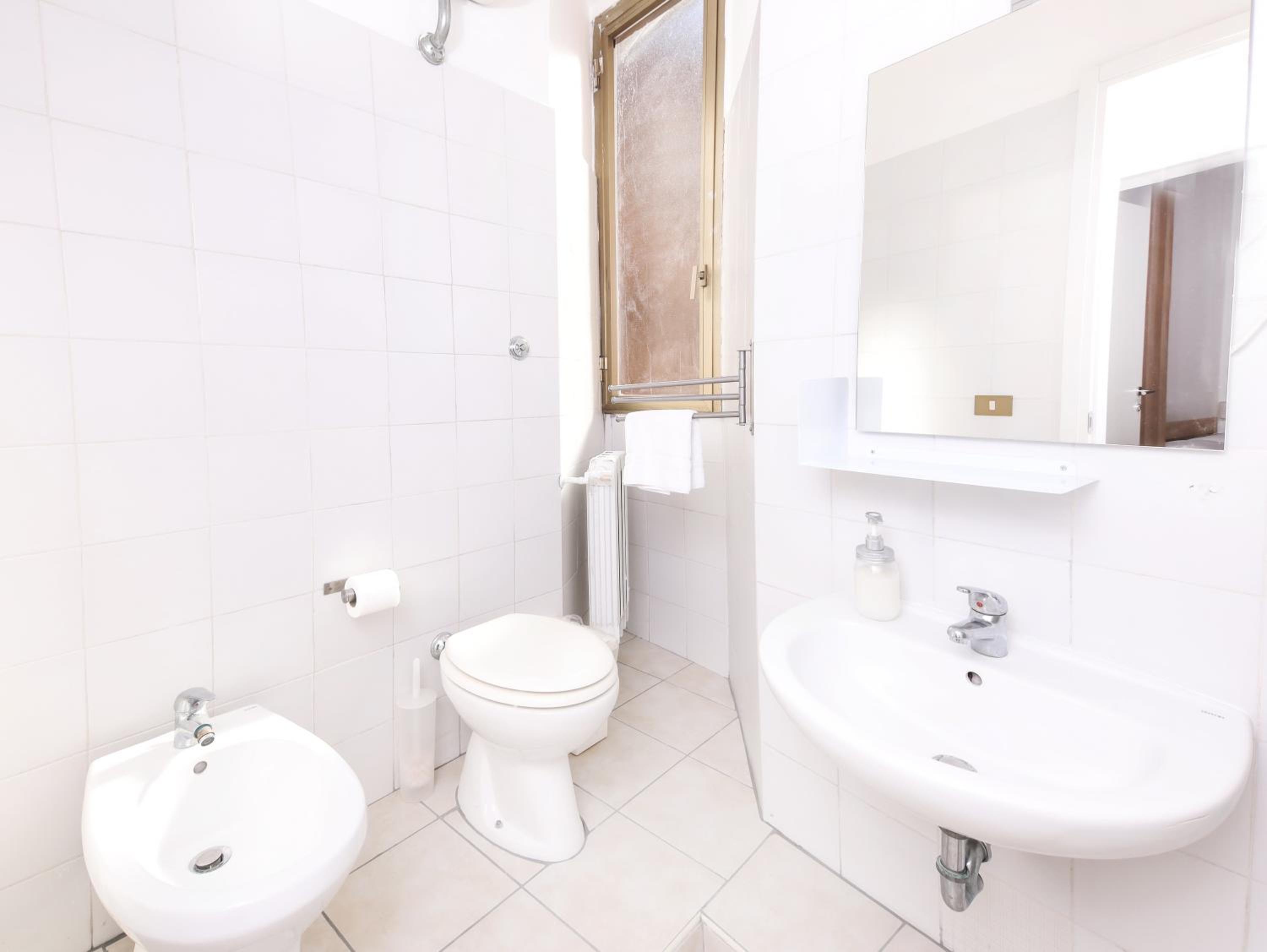 Double Room with Private External Bathroom photo 2
