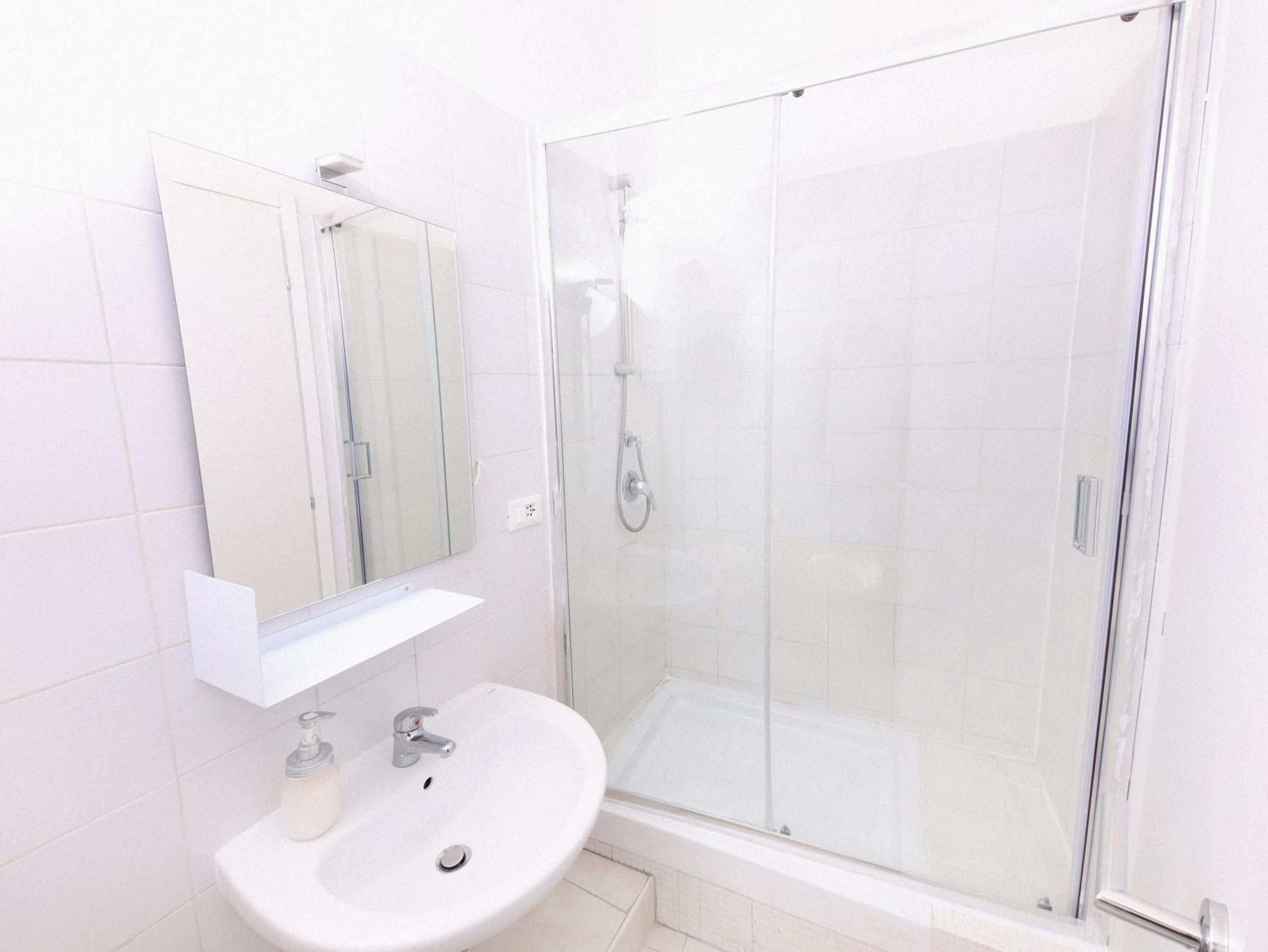 Double Room with Private External Bathroom photo 2