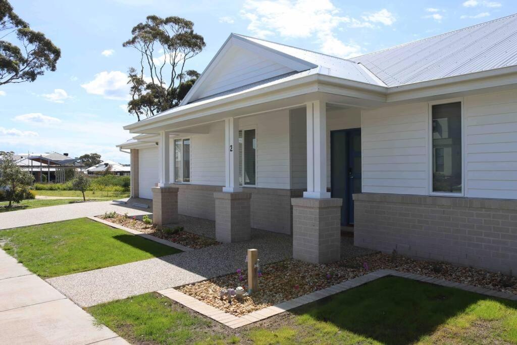 Three-Bedroom House photo 2