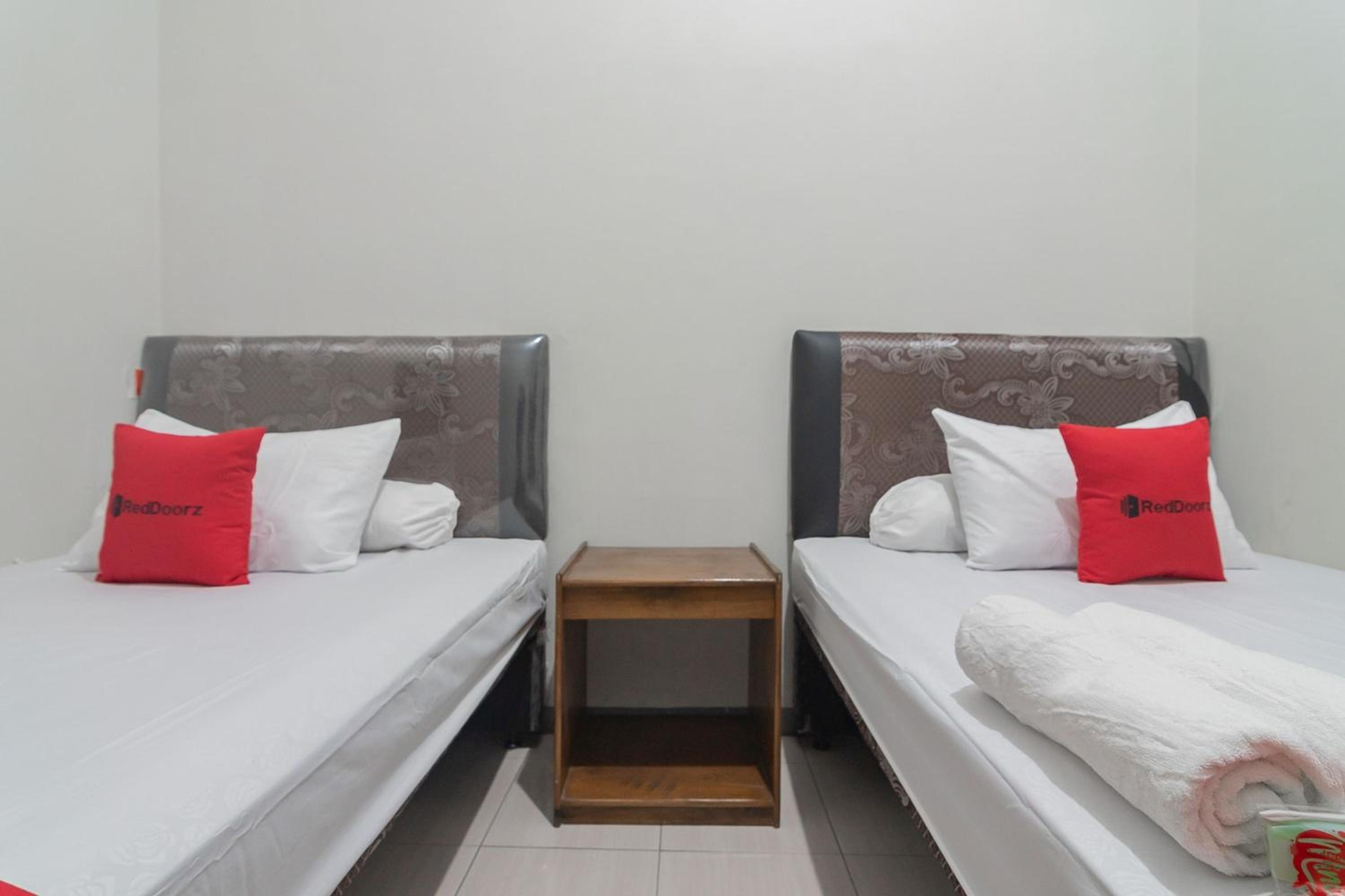 Standard Twin Room - Photo 8