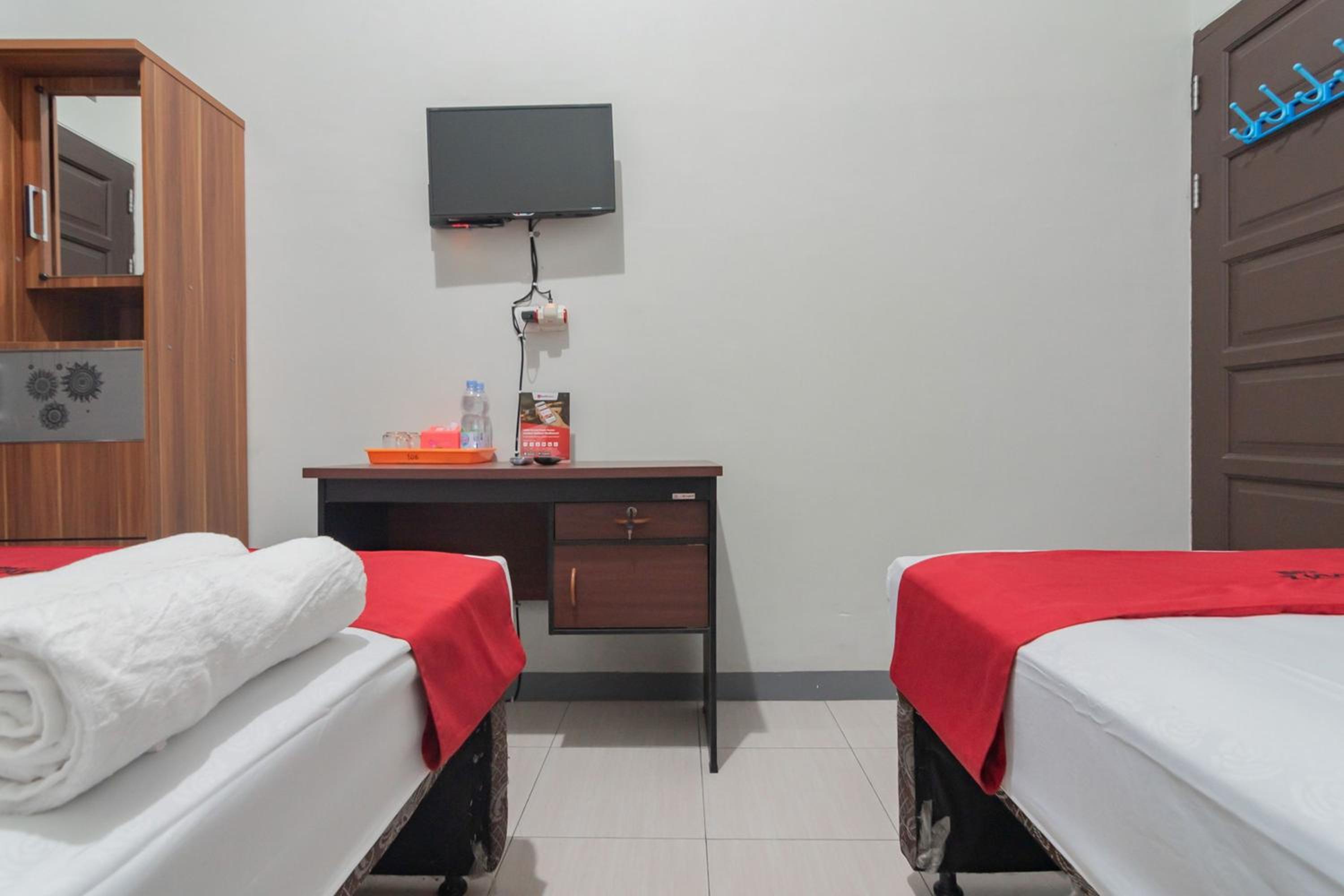 Standard Twin Room - Photo 4