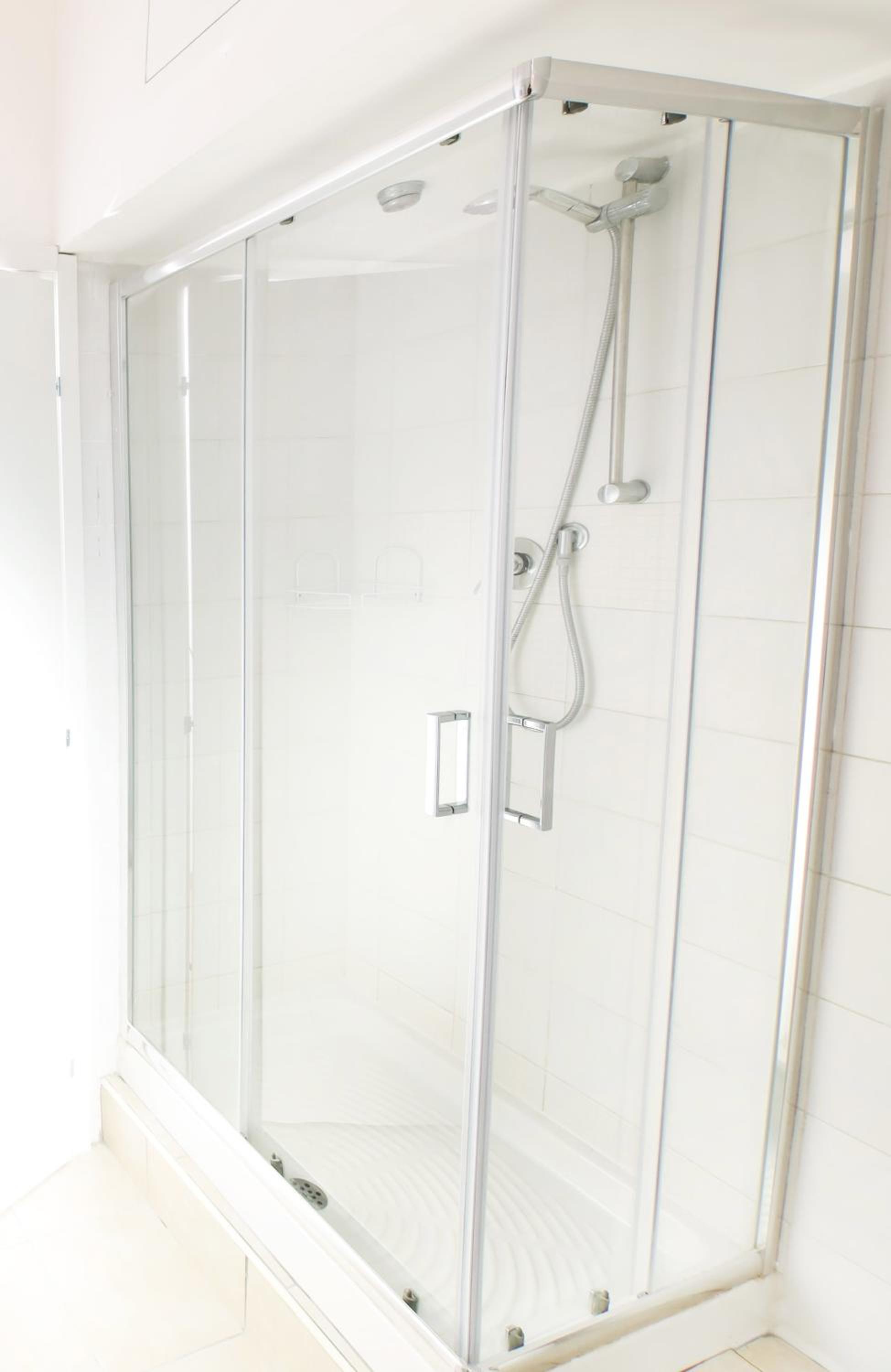 Deluxe Double Room with Shower photo 3