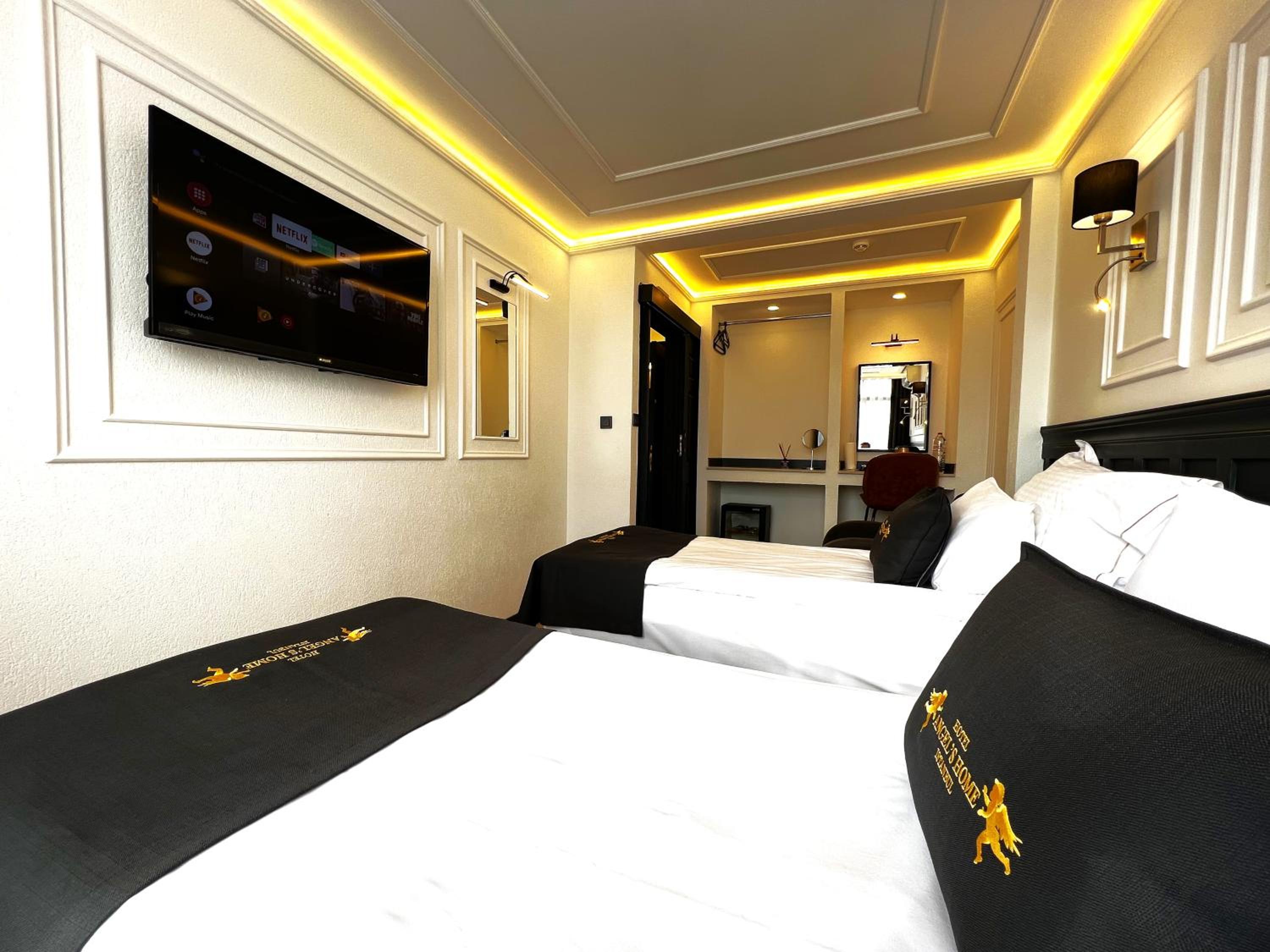 Connected Family Suite with private Hammam and Balcony photo 2