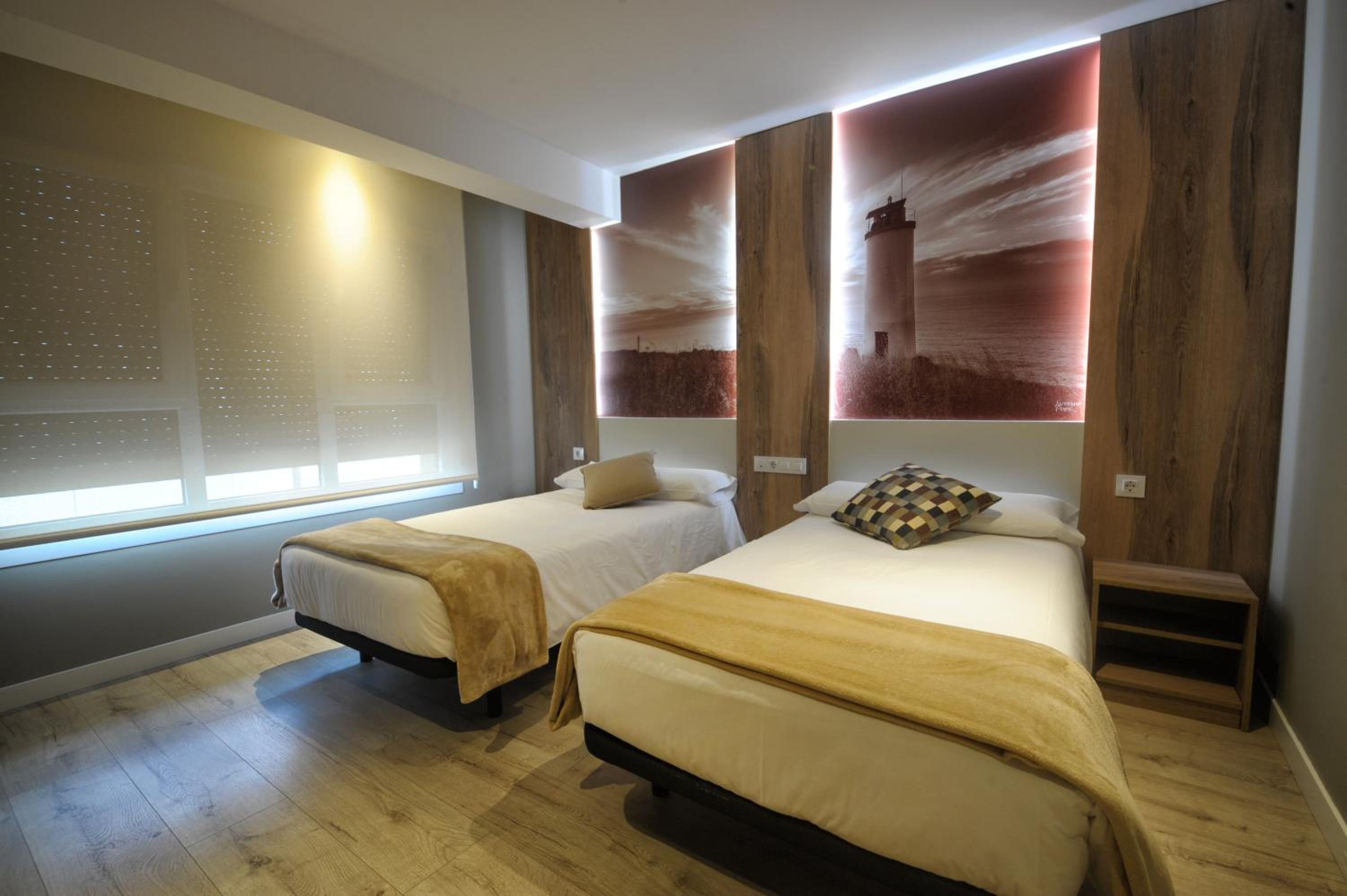 Triple Room with Private Bathroom - Photo 3