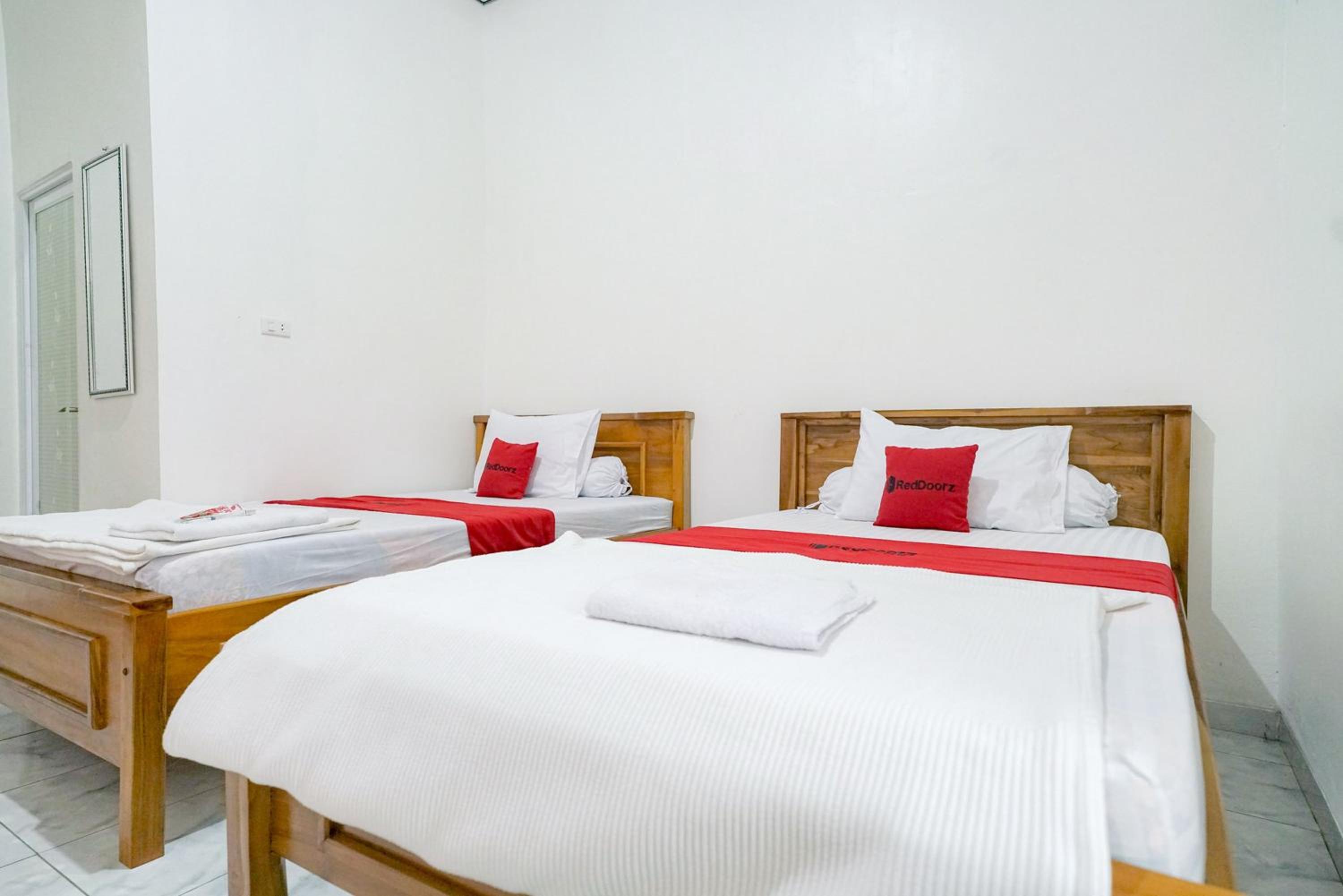 Standard Twin Room - Photo 1