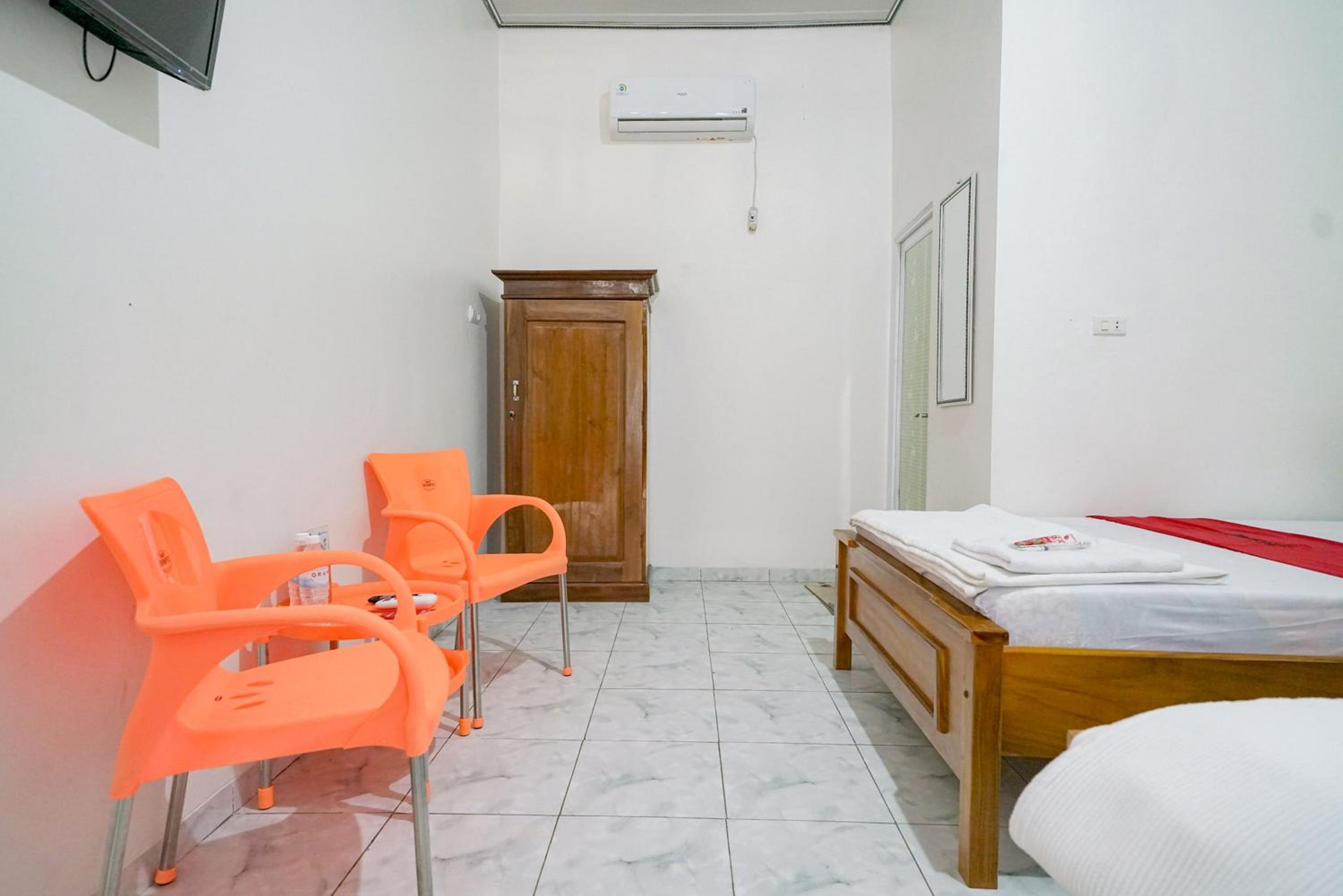 Standard Twin Room - Photo 4