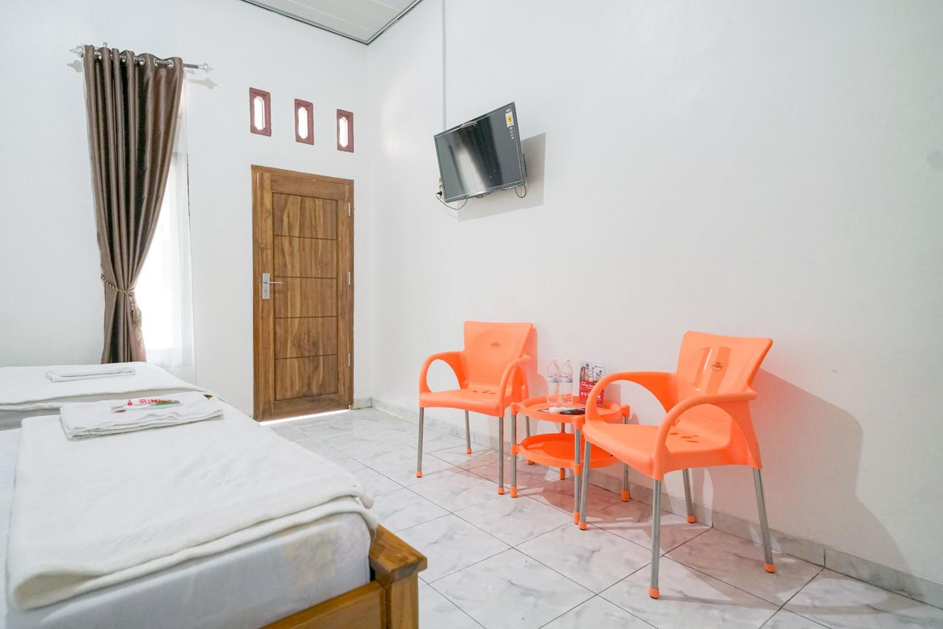 Standard Double Room - Photo 8