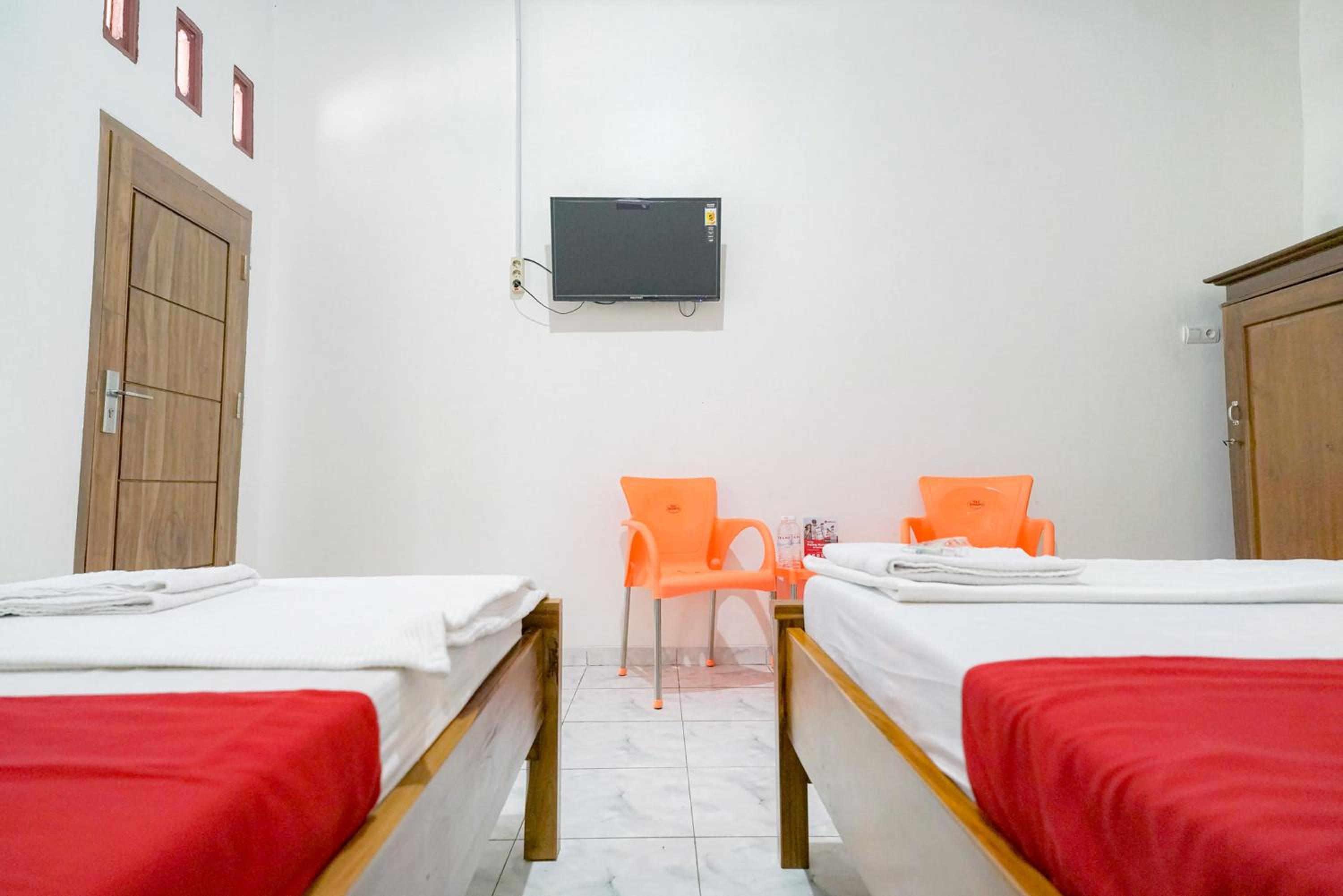 Standard Twin Room - Photo 3