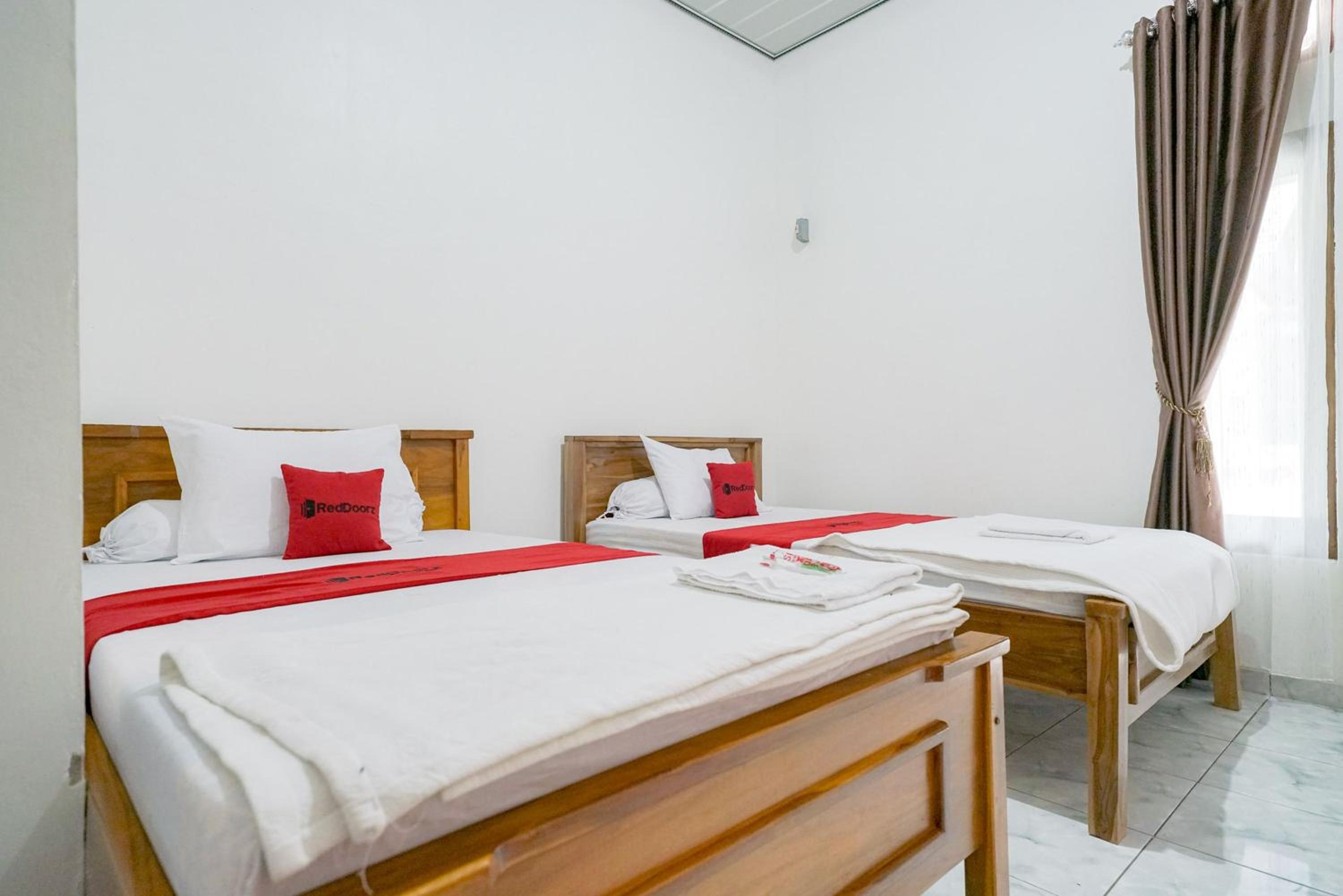 Standard Twin Room - Photo 2