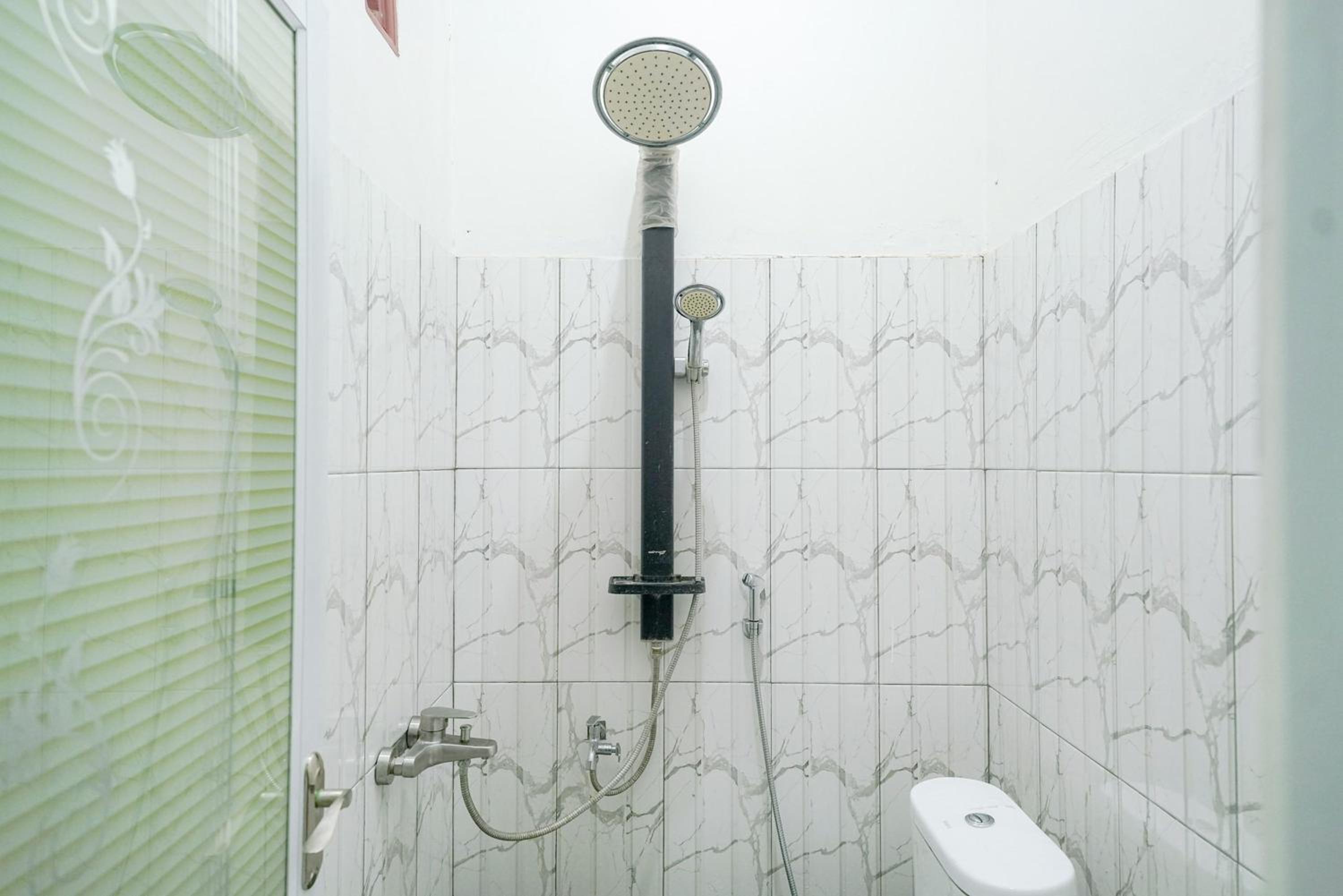 Standard Double Room - Photo 9