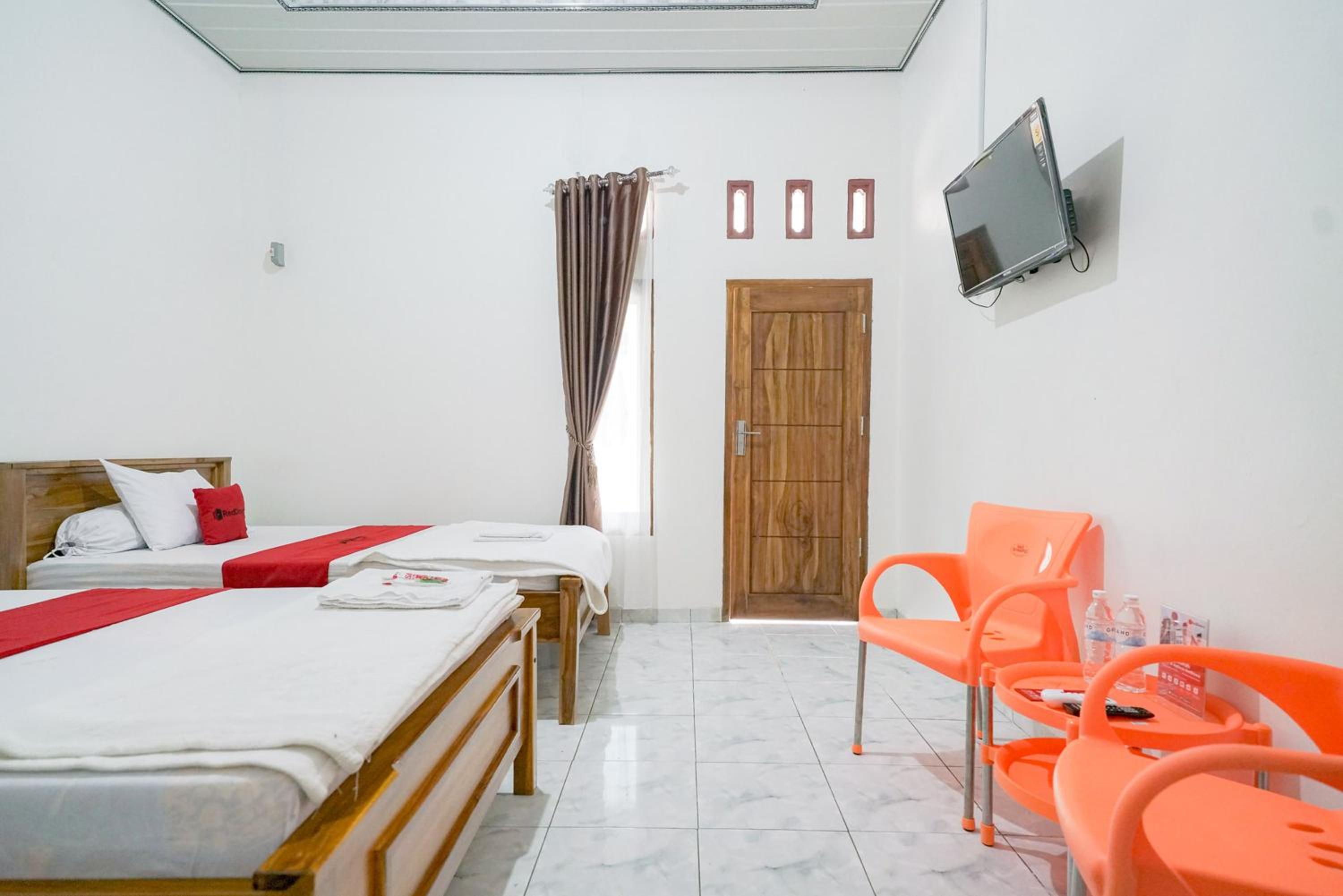 Standard Twin Room - Photo 7