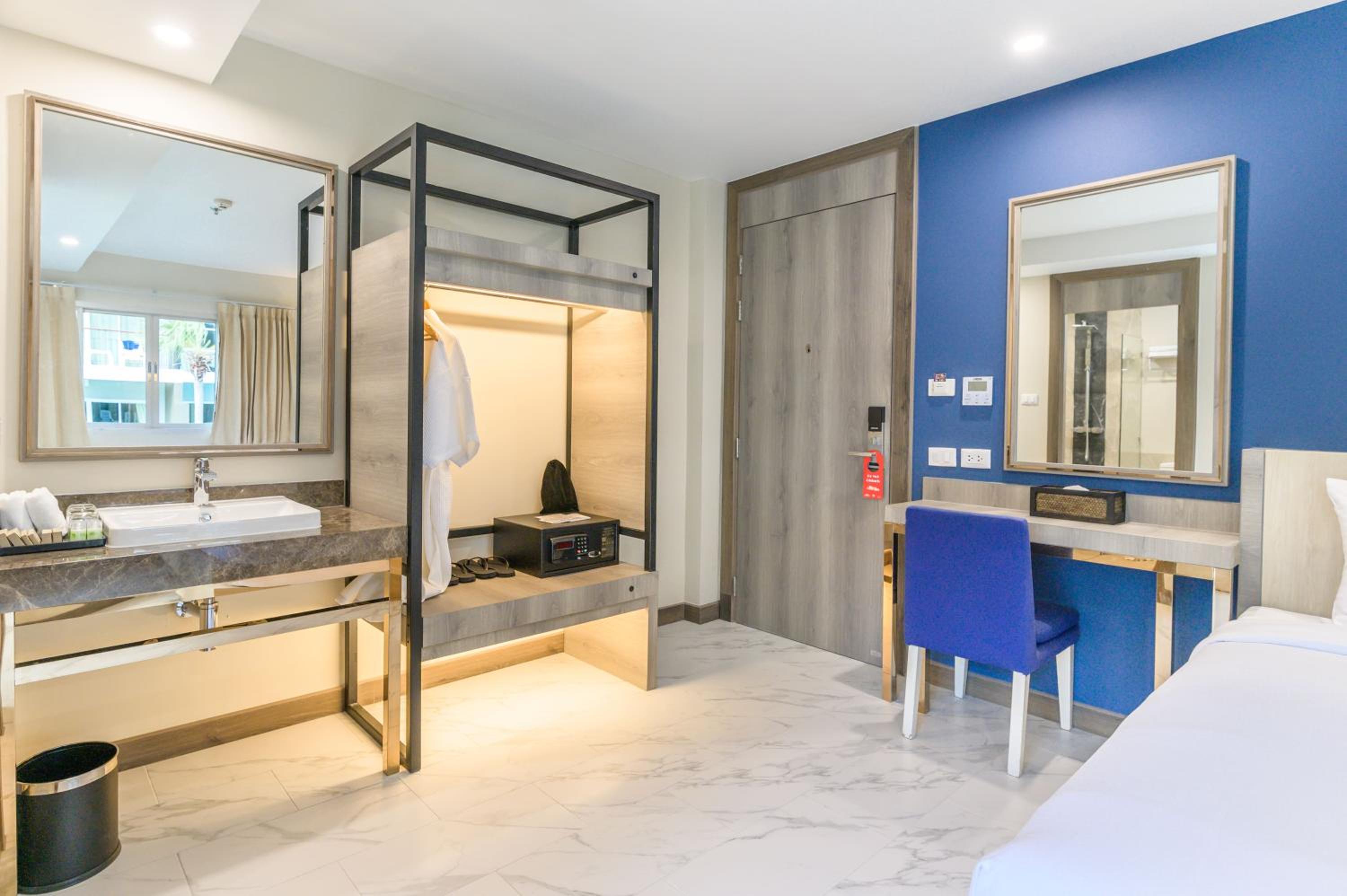 Superior Double Or Twin Room - Photo 4