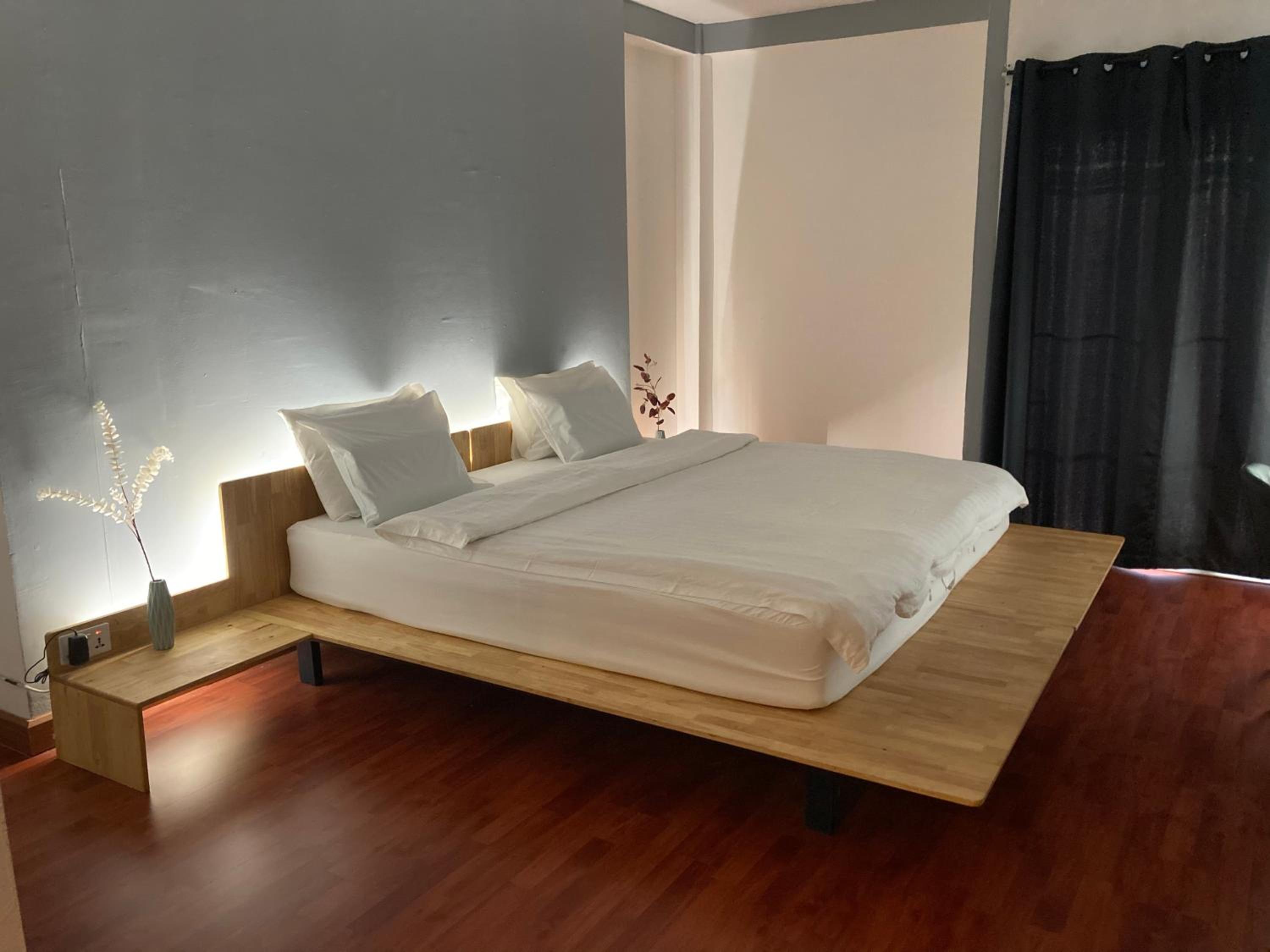 Deluxe Double Room with Balcony - Photo 3