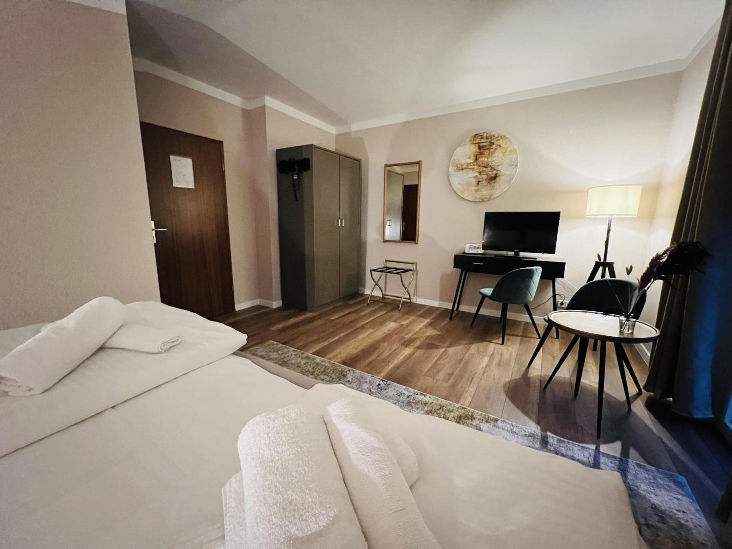 Small Double Room - Photo 2