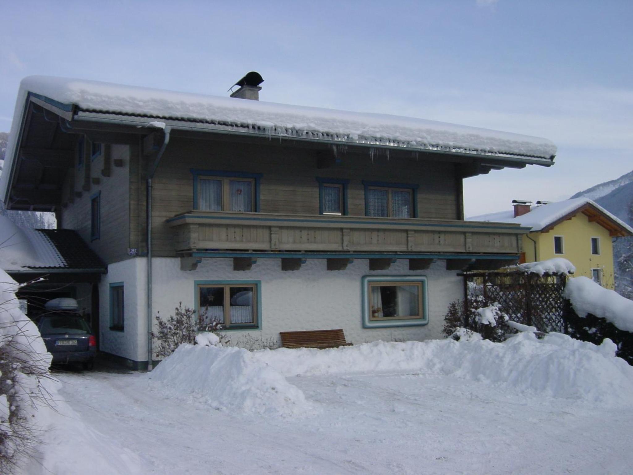 Three-Bedroom Apartment photo 2