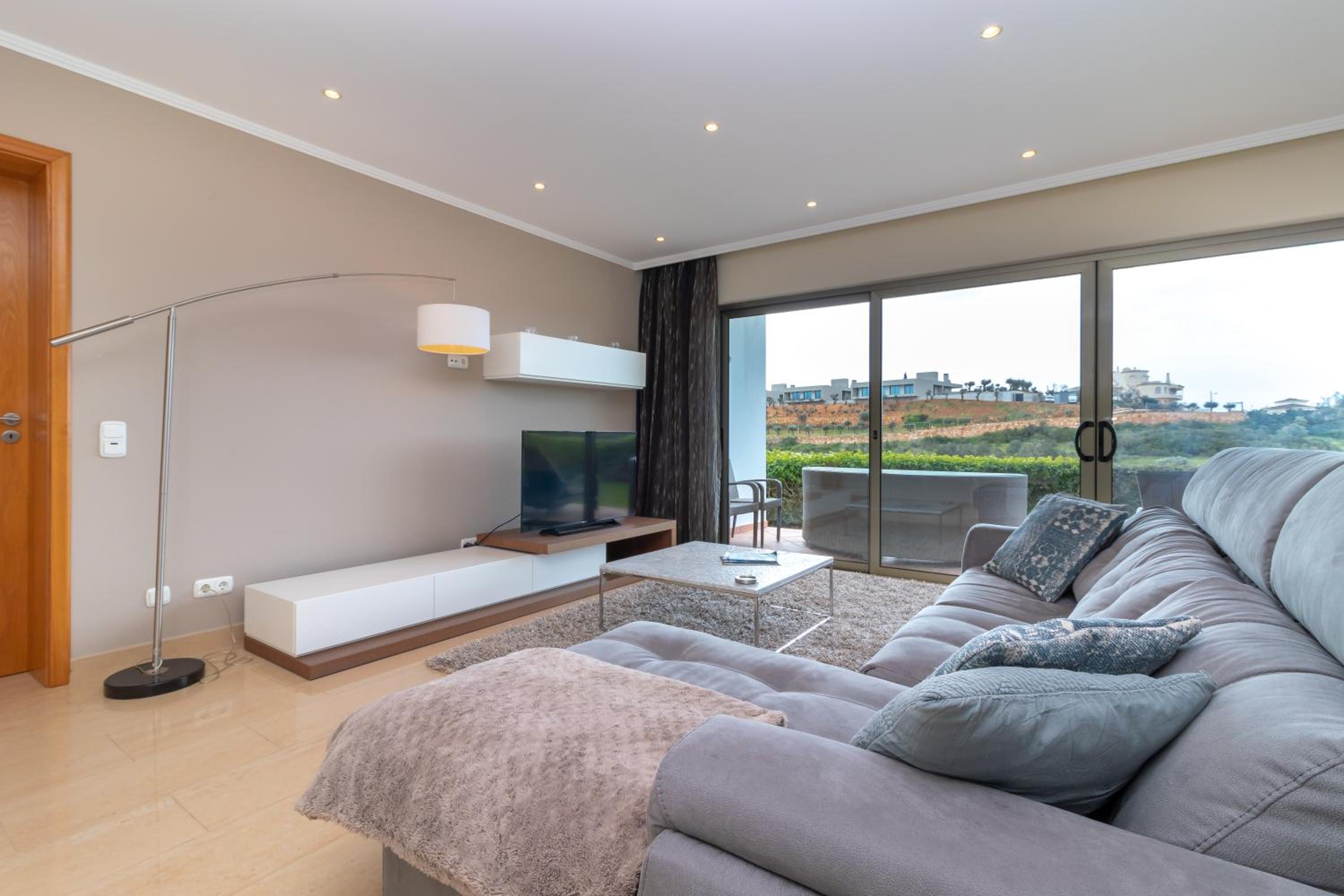 Apartment with Garden View