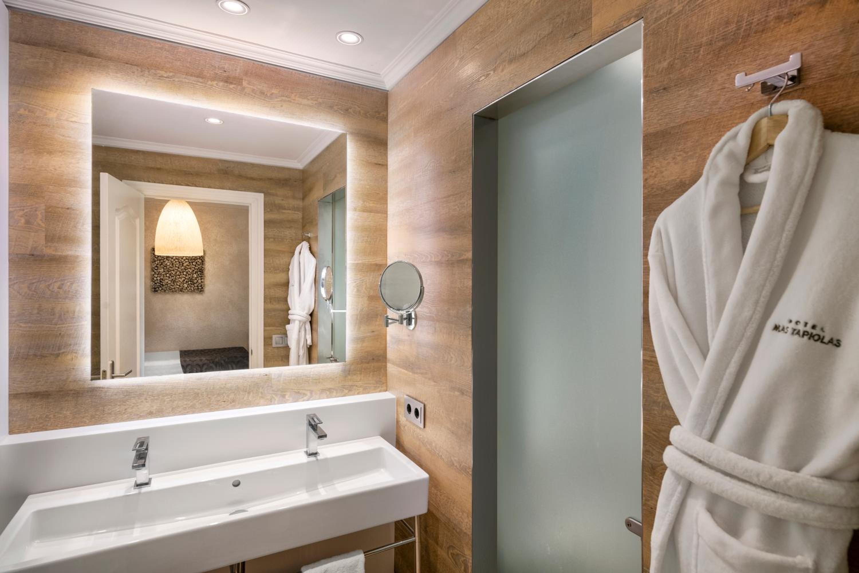 Habitación Triple con Terraza y Acceso al Spa