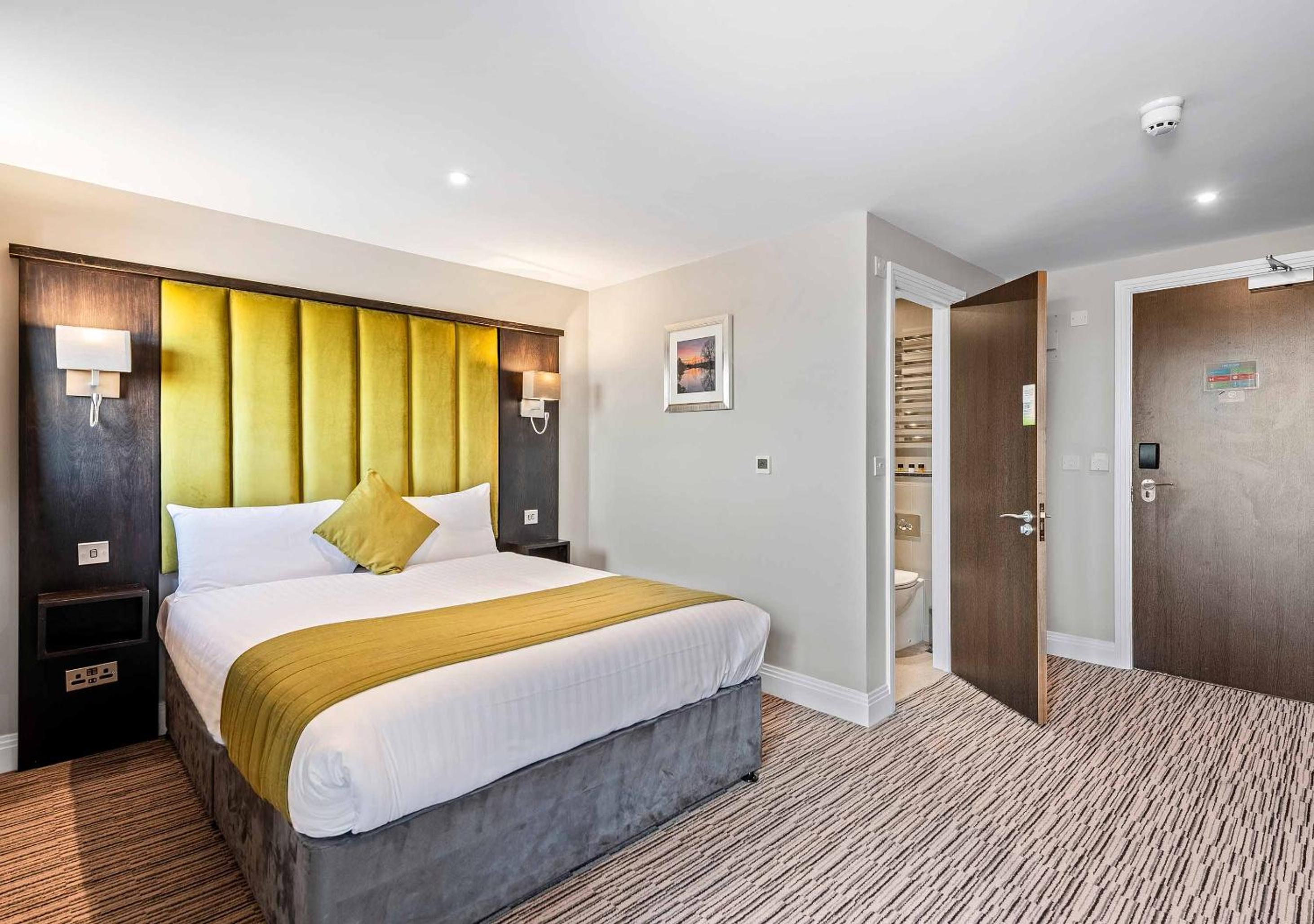 Standard Double Room - Photo 8