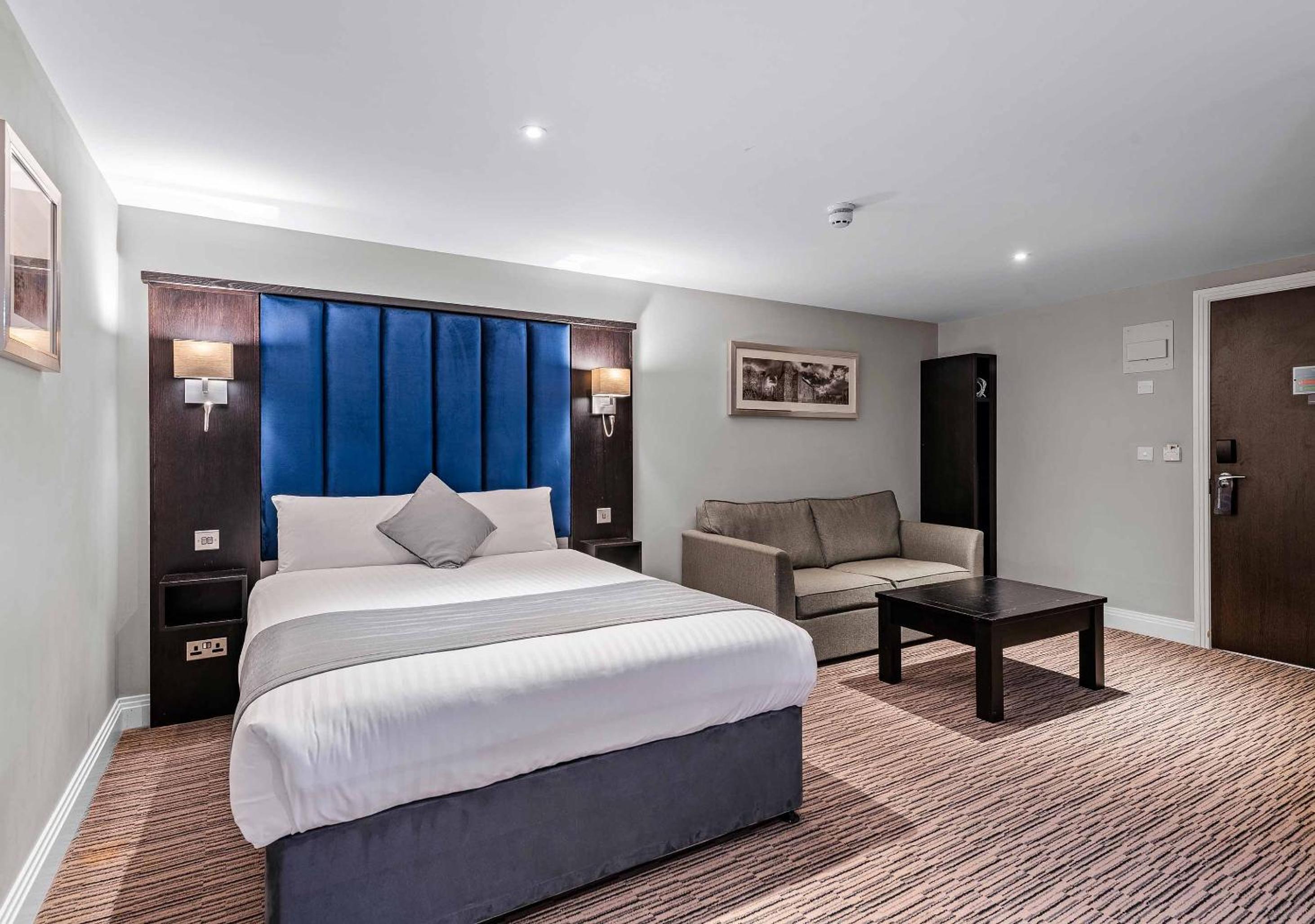 Standard Double Room - Photo 10