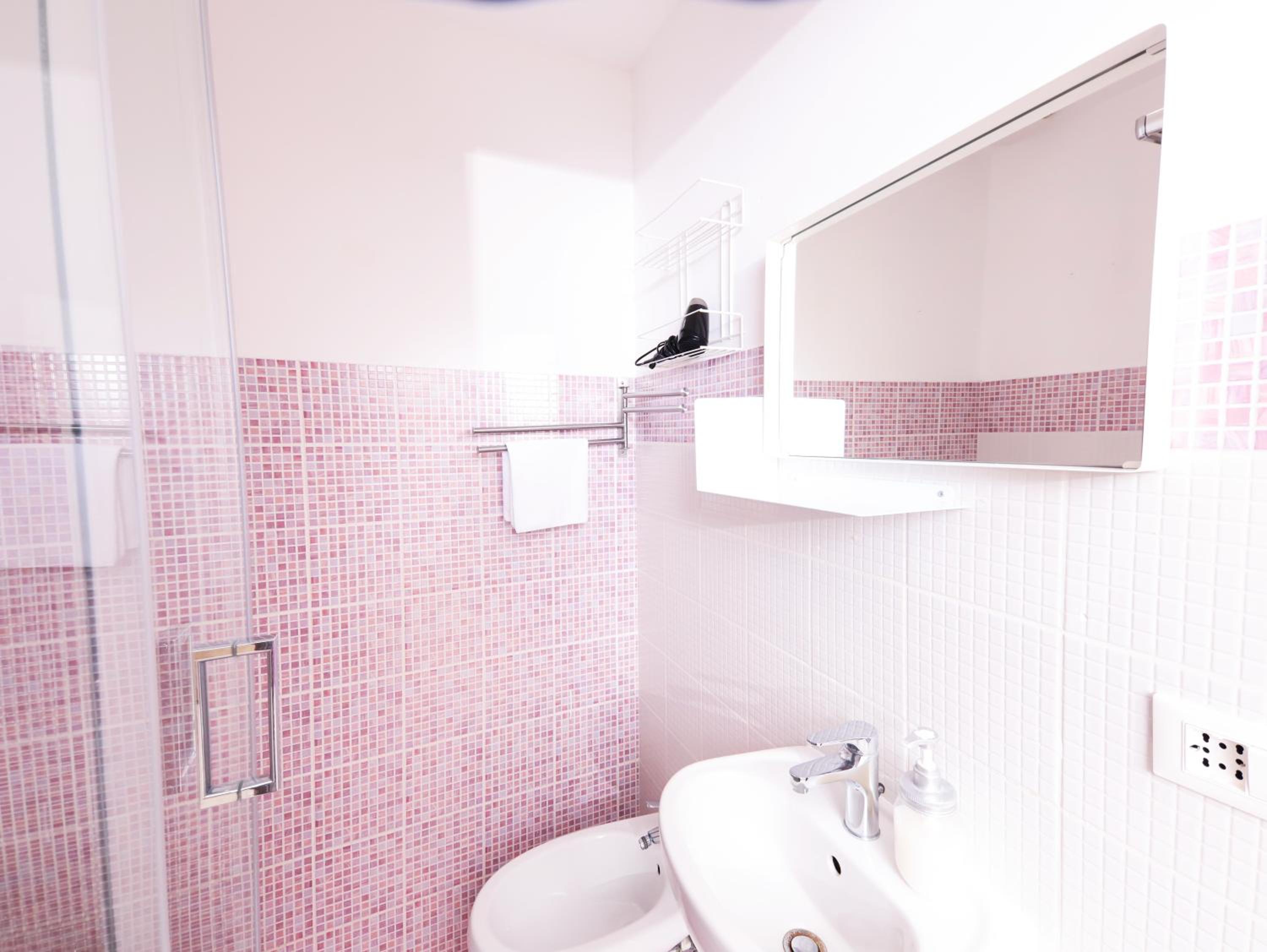 Deluxe Double Room with Shower photo 3