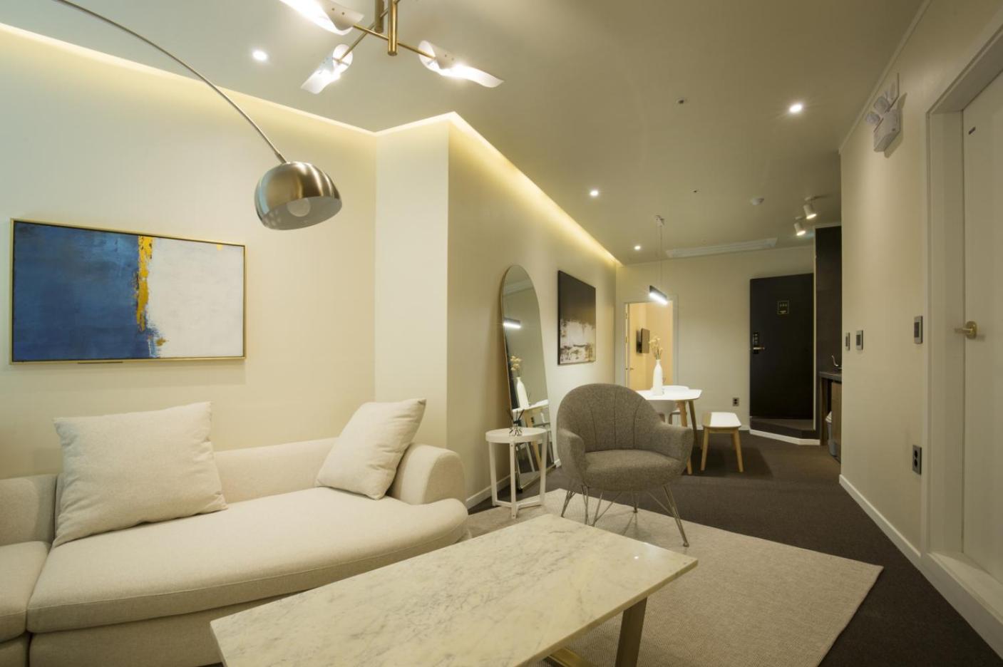 [Annex] No-Window Suite (Randomly Selected) - Photo 1
